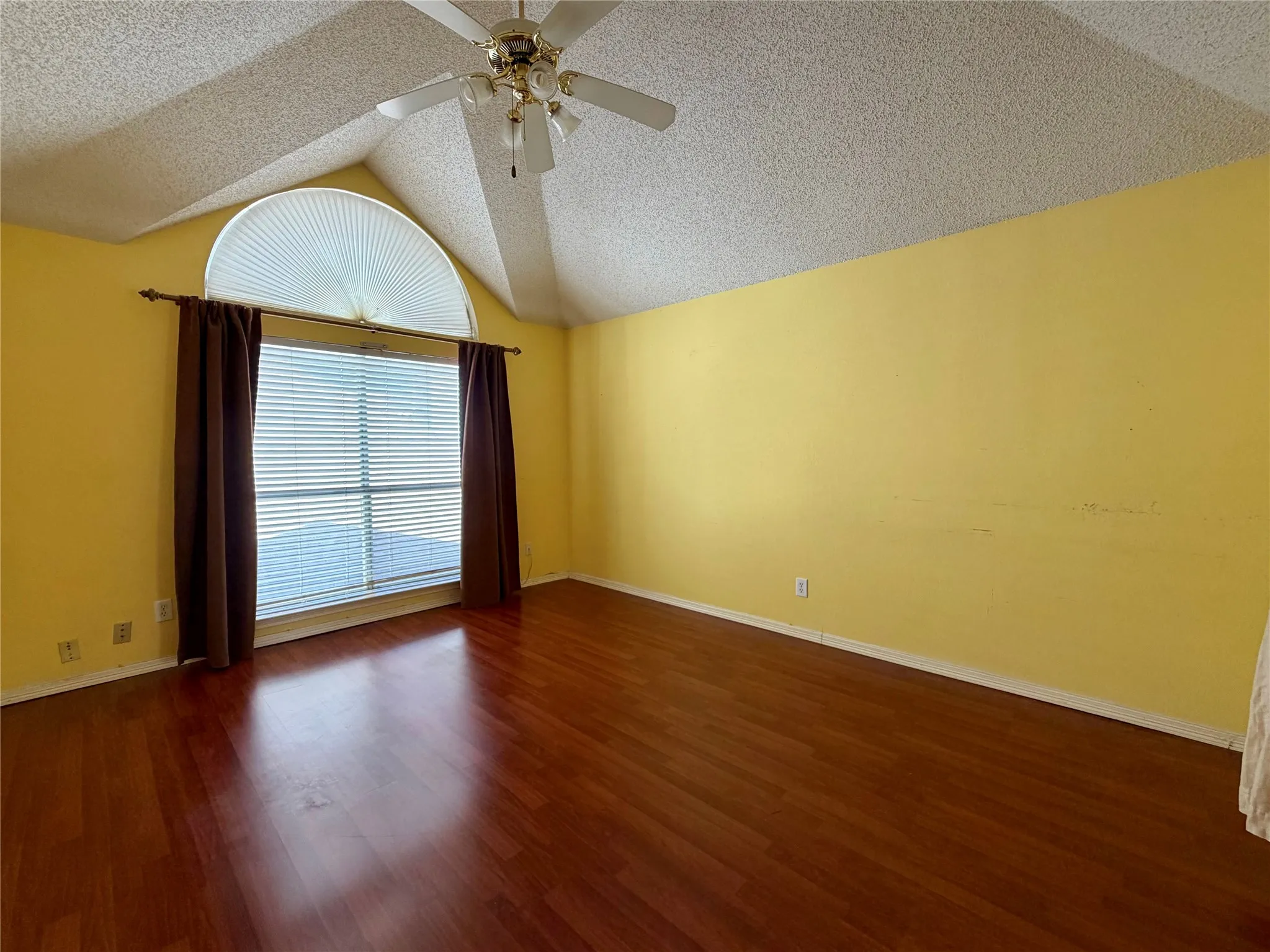 Single Family Residence For Sale in Collin County , 18932 Ravenglen Court, Dallas, Texas 75287, 3 Bedroom, 3 Bathroom, 2 Garage spaces, 1,571 Sqft, built in 1993, mls#21395412, Real Estate Agent in Dallas, Homes For Sale in Collin county, Homes For Sale in Dallas, Realtor in Dallas Texas, Real Estate Brokerage Independent Realty Texas, Luminita Cordes Realtor