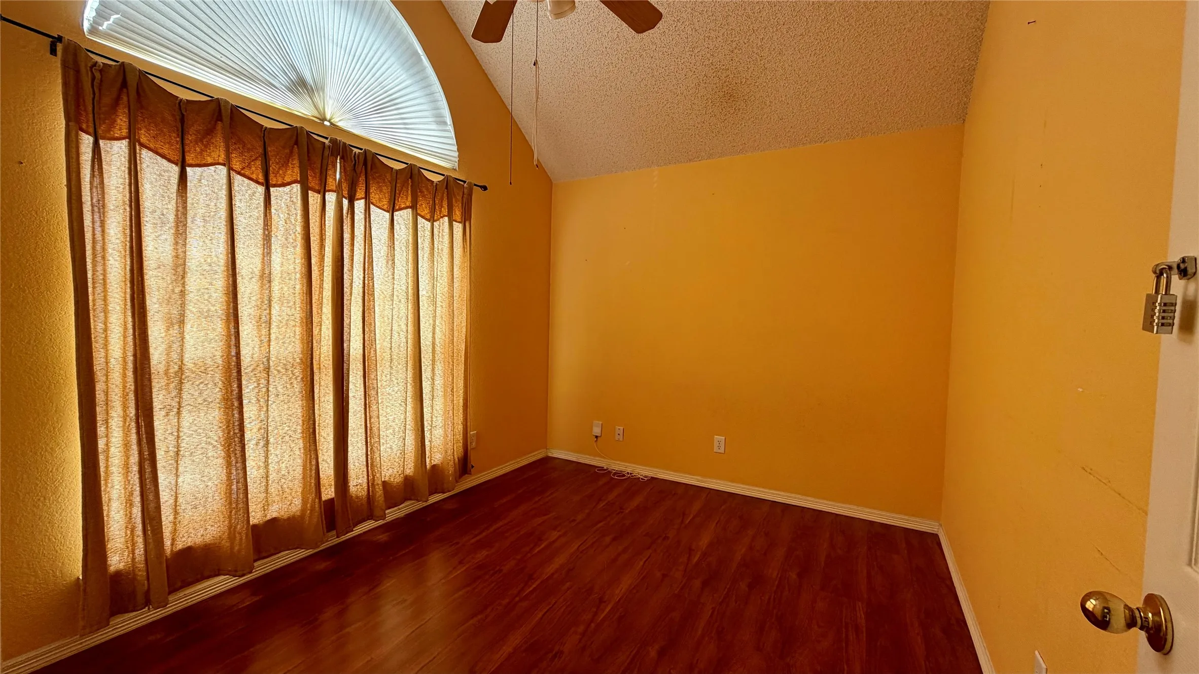 Single Family Residence For Sale in Collin County , 18932 Ravenglen Court, Dallas, Texas 75287, 3 Bedroom, 3 Bathroom, 2 Garage spaces, 1,571 Sqft, built in 1993, mls#21395412, Real Estate Agent in Dallas, Homes For Sale in Collin county, Homes For Sale in Dallas, Realtor in Dallas Texas, Real Estate Brokerage Independent Realty Texas, Luminita Cordes Realtor