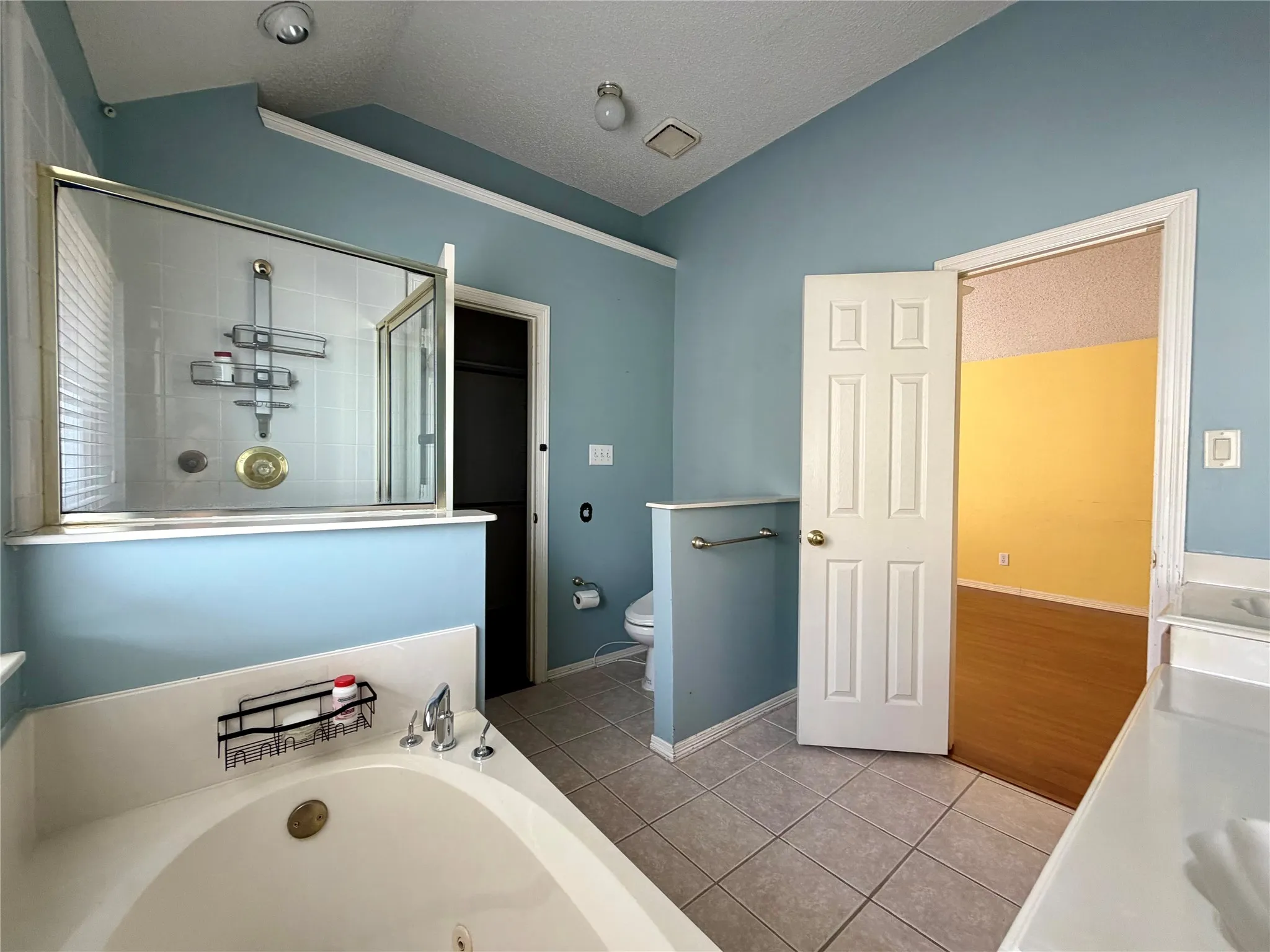 Single Family Residence For Sale in Collin County , 18932 Ravenglen Court, Dallas, Texas 75287, 3 Bedroom, 3 Bathroom, 2 Garage spaces, 1,571 Sqft, built in 1993, mls#21395412, Real Estate Agent in Dallas, Homes For Sale in Collin county, Homes For Sale in Dallas, Realtor in Dallas Texas, Real Estate Brokerage Independent Realty Texas, Luminita Cordes Realtor