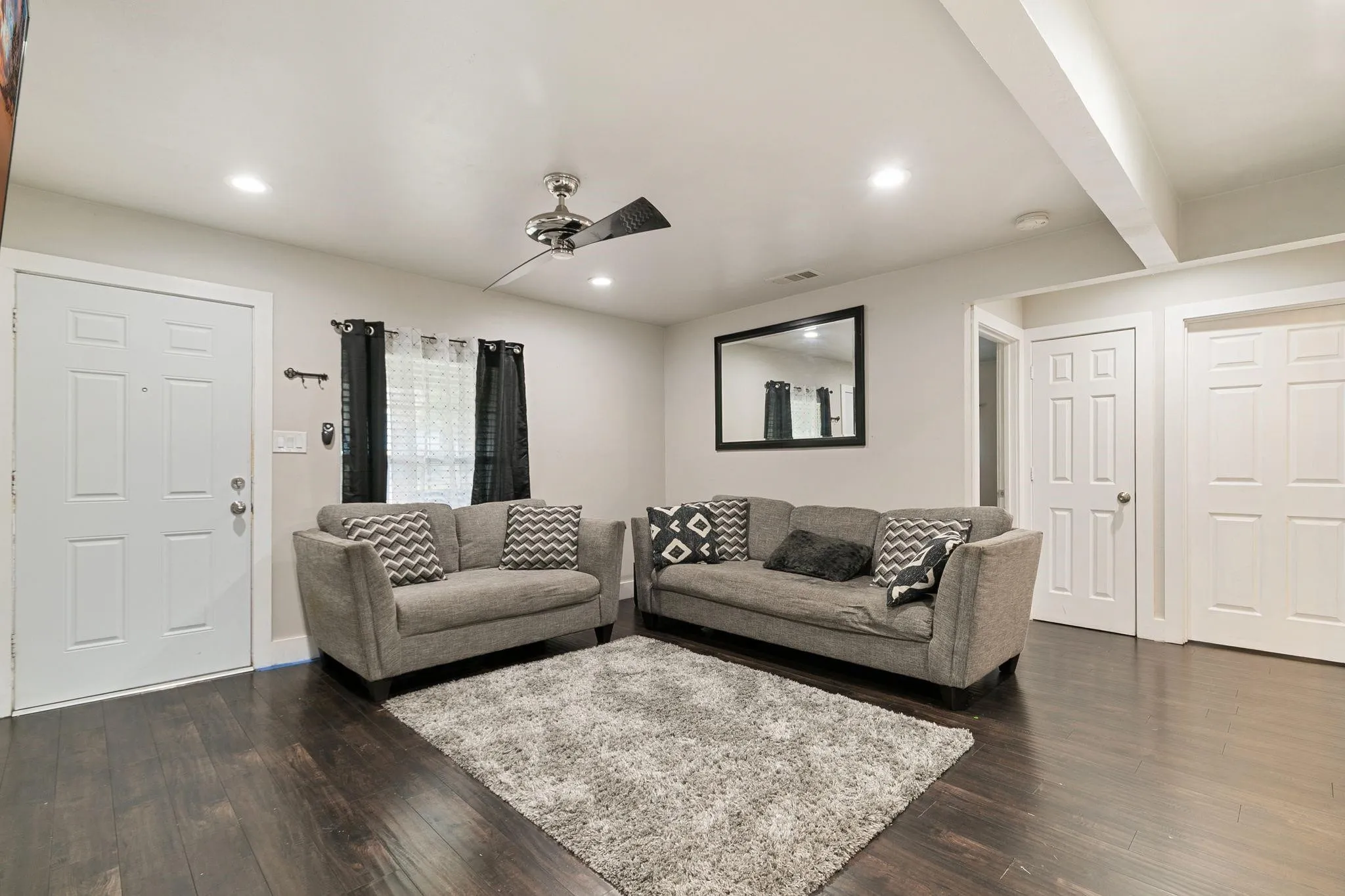 Single Family Residence For Rent in Dallas County , 1506 E Waco Avenue, Dallas, Texas 75216, 3 Bedroom, 2 Bathroom, Garage spaces, 1,128 Sqft, built in 1954, mls#21395413, Real Estate Agent in Dallas, Homes For Rent in Dallas county, Homes For Rent in Dallas, Realtor in Dallas Texas, Real Estate Brokerage Independent Realty Texas, Luminita Cordes Realtor