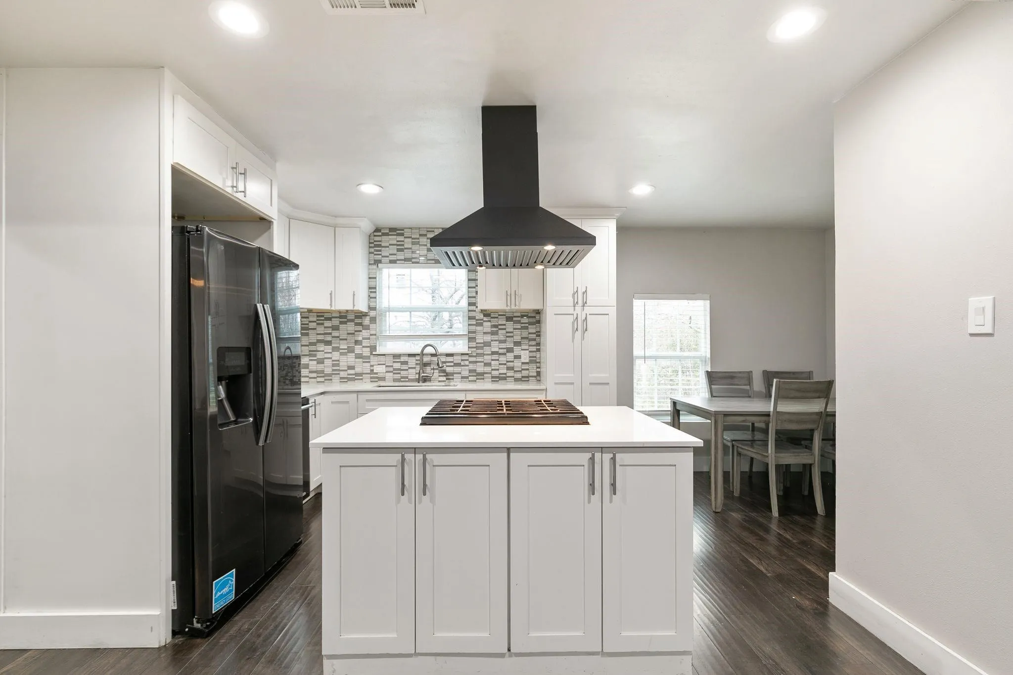 Single Family Residence For Rent in Dallas County , 1506 E Waco Avenue, Dallas, Texas 75216, 3 Bedroom, 2 Bathroom, Garage spaces, 1,128 Sqft, built in 1954, mls#21395413, Real Estate Agent in Dallas, Homes For Rent in Dallas county, Homes For Rent in Dallas, Realtor in Dallas Texas, Real Estate Brokerage Independent Realty Texas, Luminita Cordes Realtor