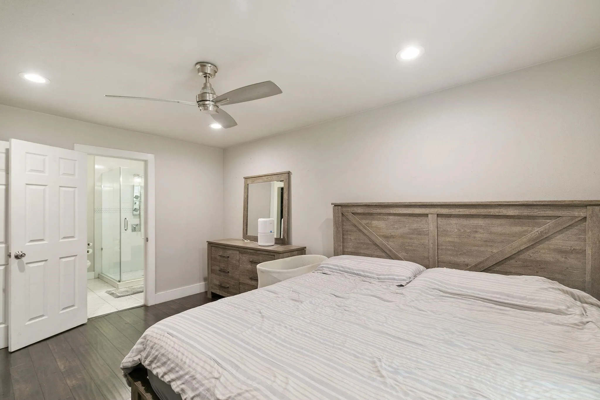 Single Family Residence For Rent in Dallas County , 1506 E Waco Avenue, Dallas, Texas 75216, 3 Bedroom, 2 Bathroom, Garage spaces, 1,128 Sqft, built in 1954, mls#21395413, Real Estate Agent in Dallas, Homes For Rent in Dallas county, Homes For Rent in Dallas, Realtor in Dallas Texas, Real Estate Brokerage Independent Realty Texas, Luminita Cordes Realtor