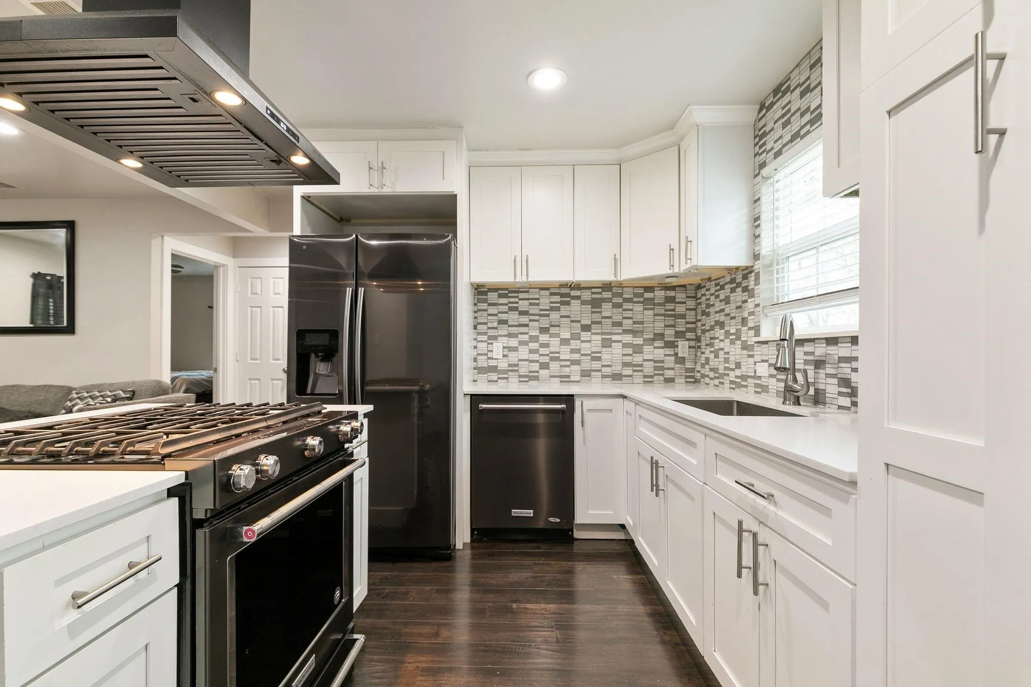 Single Family Residence For Rent in Dallas County , 1506 E Waco Avenue, Dallas, Texas 75216, 3 Bedroom, 2 Bathroom, Garage spaces, 1,128 Sqft, built in 1954, mls#21395413, Real Estate Agent in Dallas, Homes For Rent in Dallas county, Homes For Rent in Dallas, Realtor in Dallas Texas, Real Estate Brokerage Independent Realty Texas, Luminita Cordes Realtor
