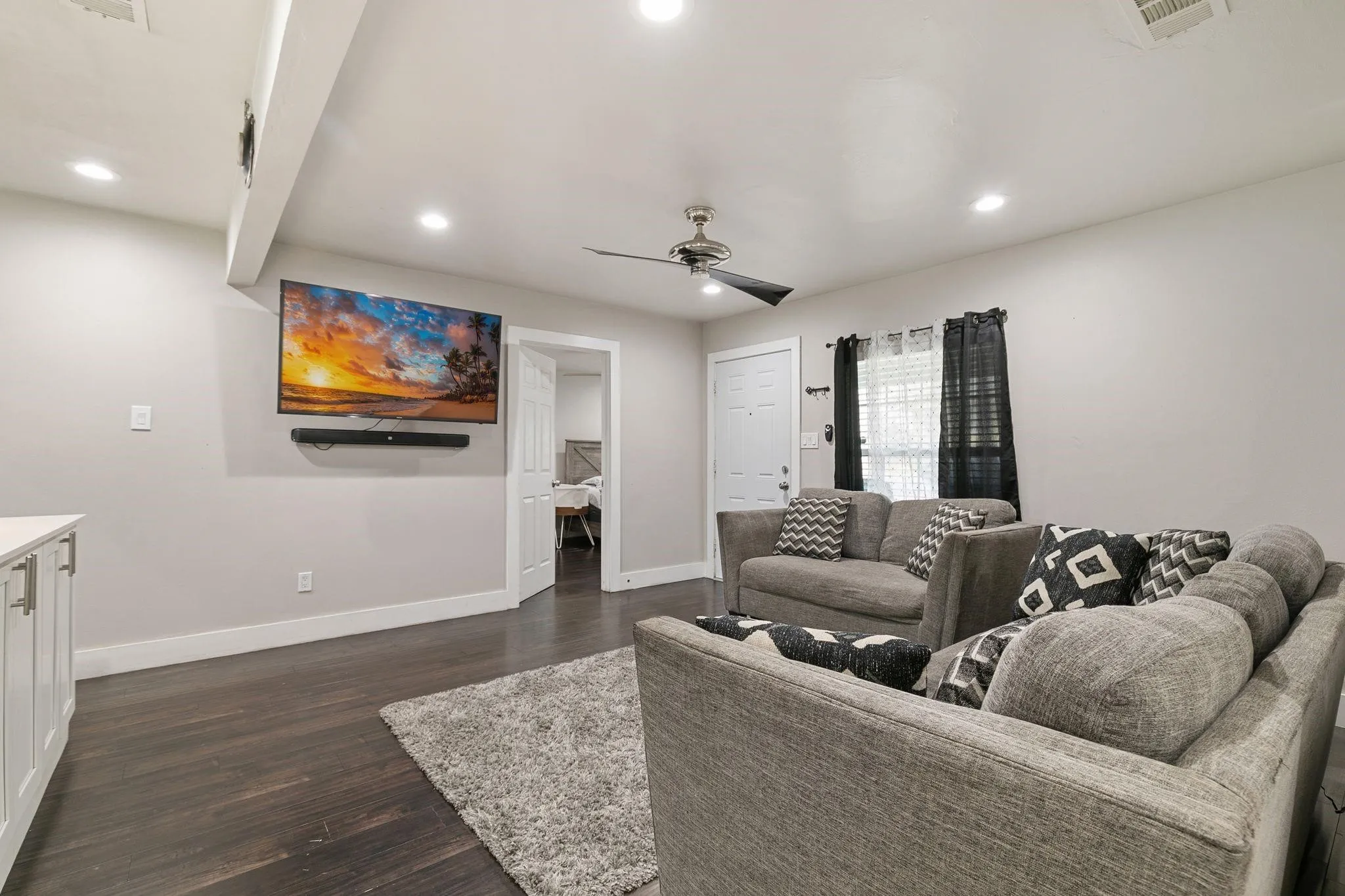 Single Family Residence For Rent in Dallas County , 1506 E Waco Avenue, Dallas, Texas 75216, 3 Bedroom, 2 Bathroom, Garage spaces, 1,128 Sqft, built in 1954, mls#21395413, Real Estate Agent in Dallas, Homes For Rent in Dallas county, Homes For Rent in Dallas, Realtor in Dallas Texas, Real Estate Brokerage Independent Realty Texas, Luminita Cordes Realtor