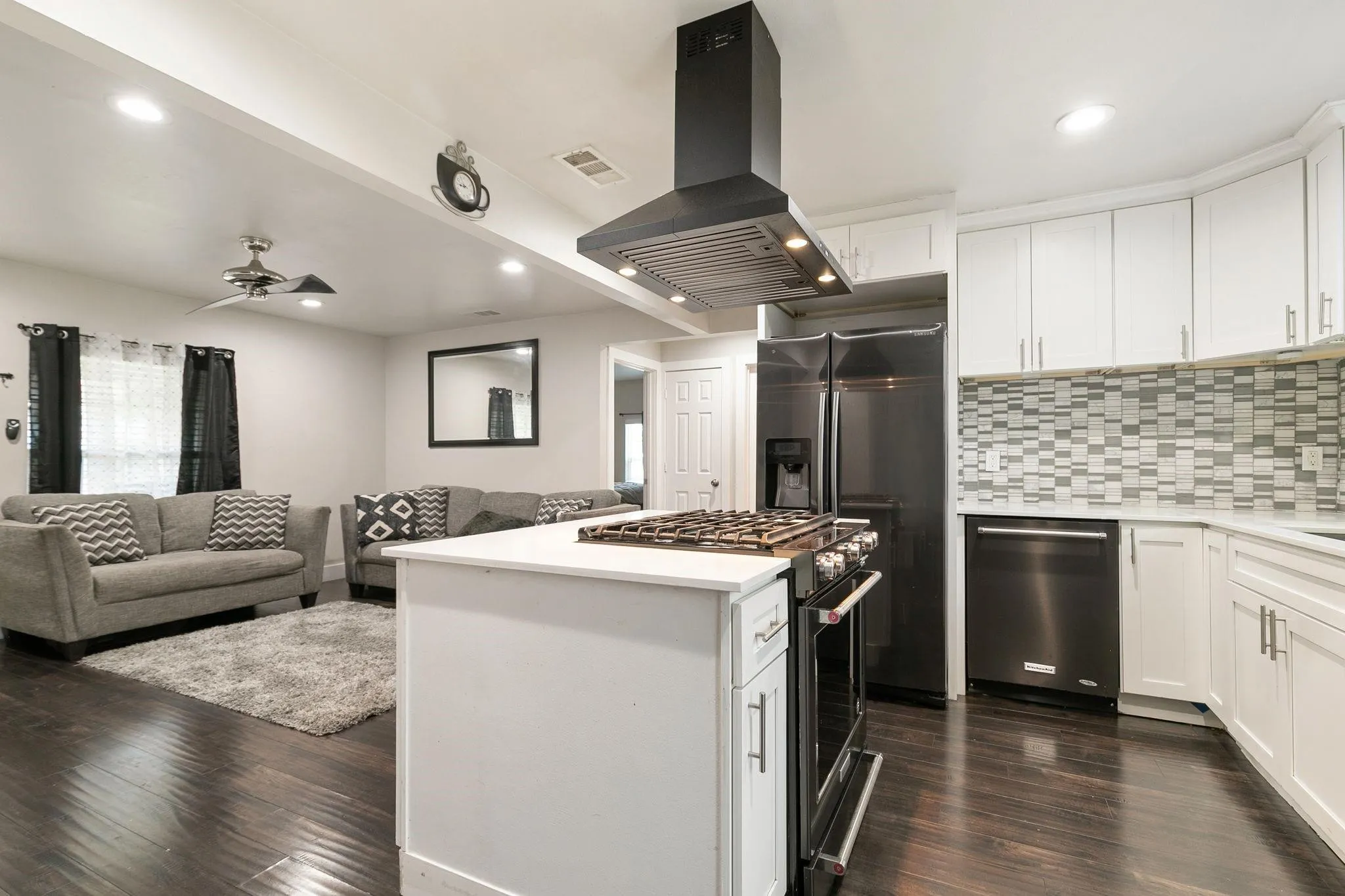 Single Family Residence For Rent in Dallas County , 1506 E Waco Avenue, Dallas, Texas 75216, 3 Bedroom, 2 Bathroom, Garage spaces, 1,128 Sqft, built in 1954, mls#21395413, Real Estate Agent in Dallas, Homes For Rent in Dallas county, Homes For Rent in Dallas, Realtor in Dallas Texas, Real Estate Brokerage Independent Realty Texas, Luminita Cordes Realtor