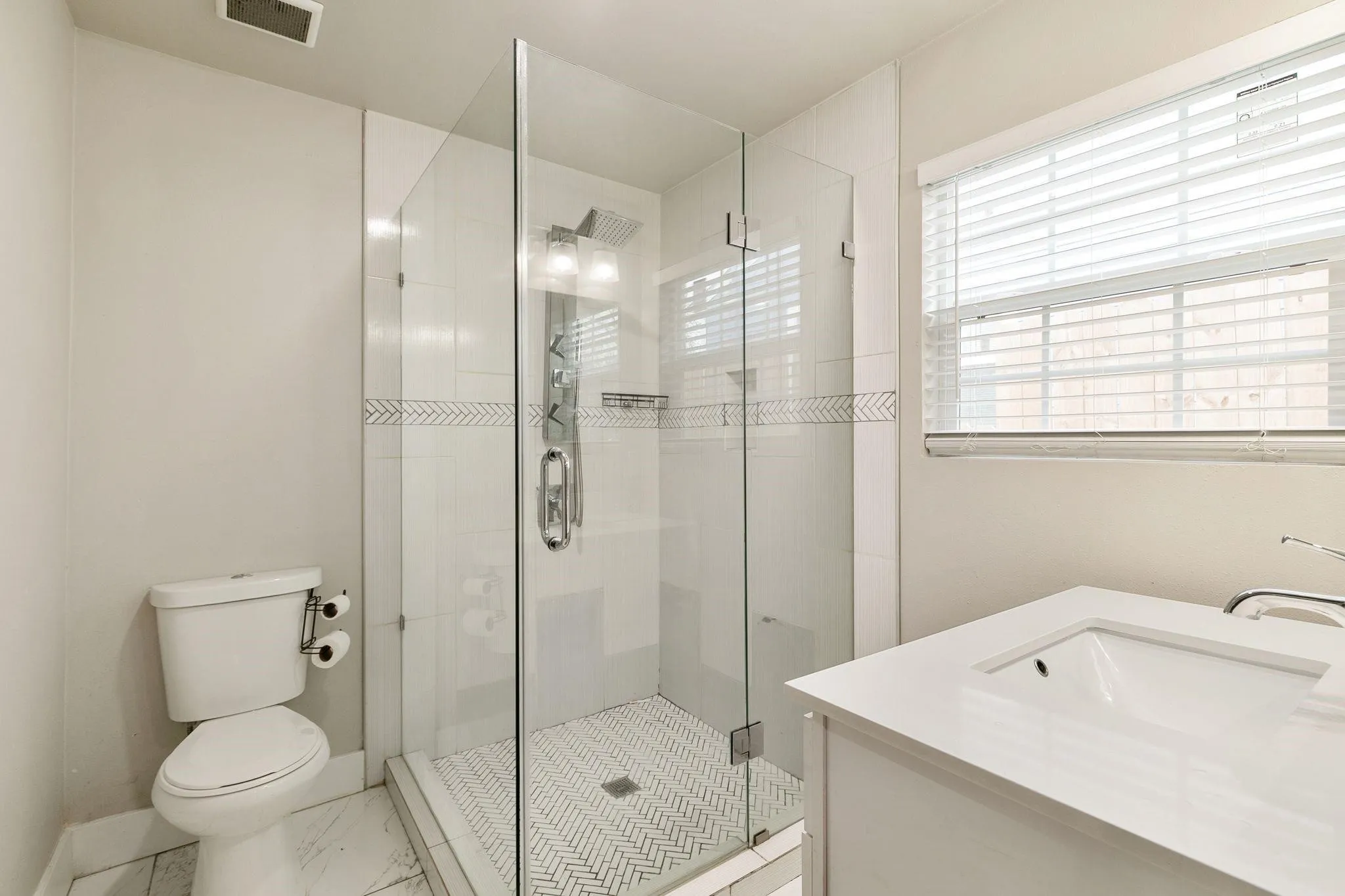 Single Family Residence For Rent in Dallas County , 1506 E Waco Avenue, Dallas, Texas 75216, 3 Bedroom, 2 Bathroom, Garage spaces, 1,128 Sqft, built in 1954, mls#21395413, Real Estate Agent in Dallas, Homes For Rent in Dallas county, Homes For Rent in Dallas, Realtor in Dallas Texas, Real Estate Brokerage Independent Realty Texas, Luminita Cordes Realtor