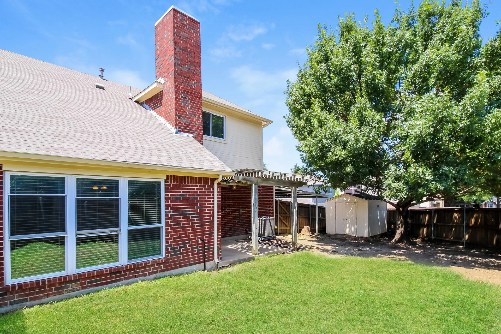 Single Family Residence For Rent in Denton County , 501 Timber Way Drive, Lewisville, Texas 75067, 3 Bedroom, 3 Bathroom, 2 Garage spaces, 1,568 Sqft, built in 1994, mls#21395414, Real Estate Agent in Lewisville, Homes For Rent in Denton county, Homes For Rent in Lewisville, Realtor in Lewisville Texas, Real Estate Brokerage Independent Realty Texas, Luminita Cordes Realtor