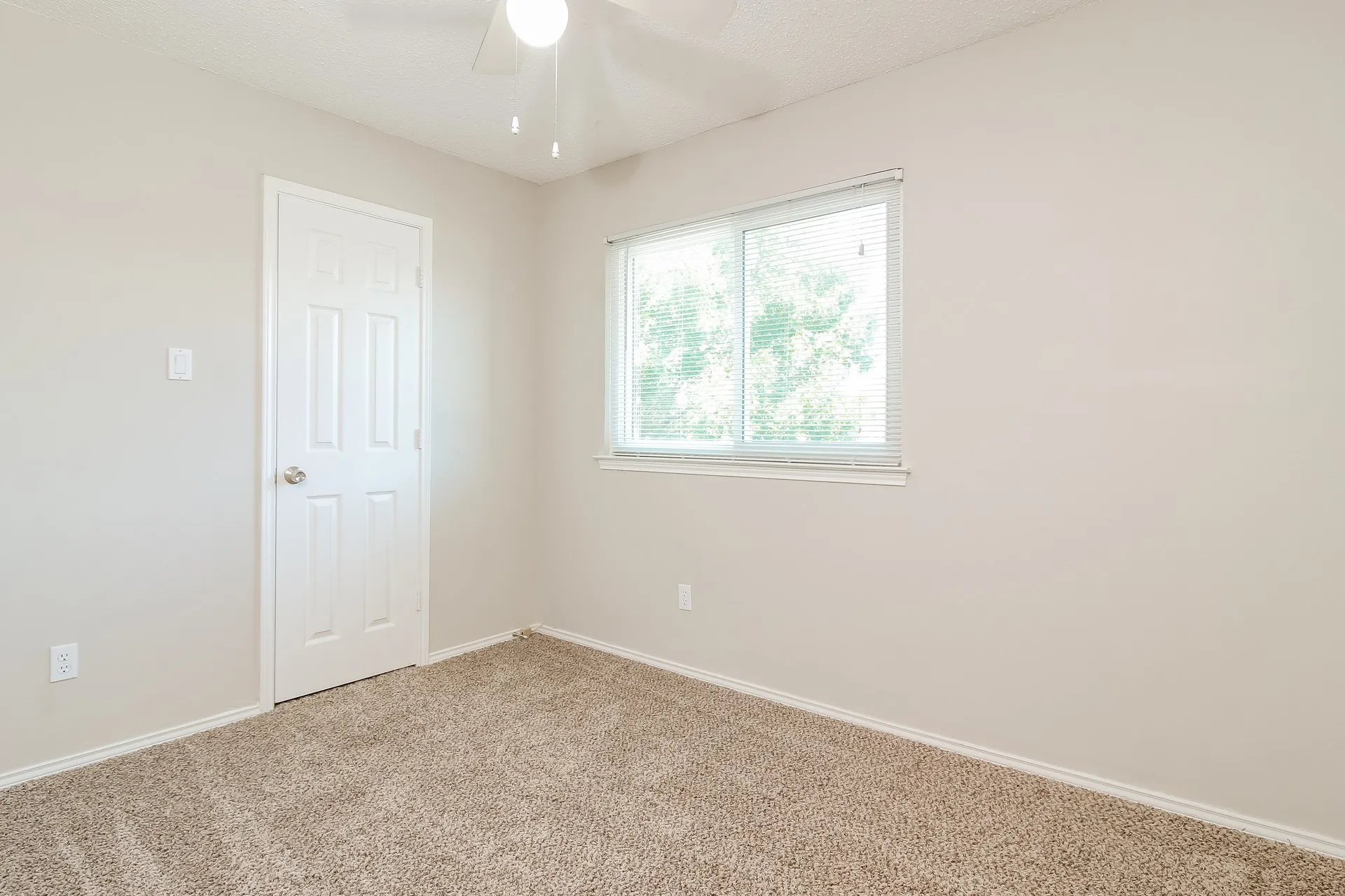 Single Family Residence For Rent in Denton County , 501 Timber Way Drive, Lewisville, Texas 75067, 3 Bedroom, 3 Bathroom, 2 Garage spaces, 1,568 Sqft, built in 1994, mls#21395414, Real Estate Agent in Lewisville, Homes For Rent in Denton county, Homes For Rent in Lewisville, Realtor in Lewisville Texas, Real Estate Brokerage Independent Realty Texas, Luminita Cordes Realtor