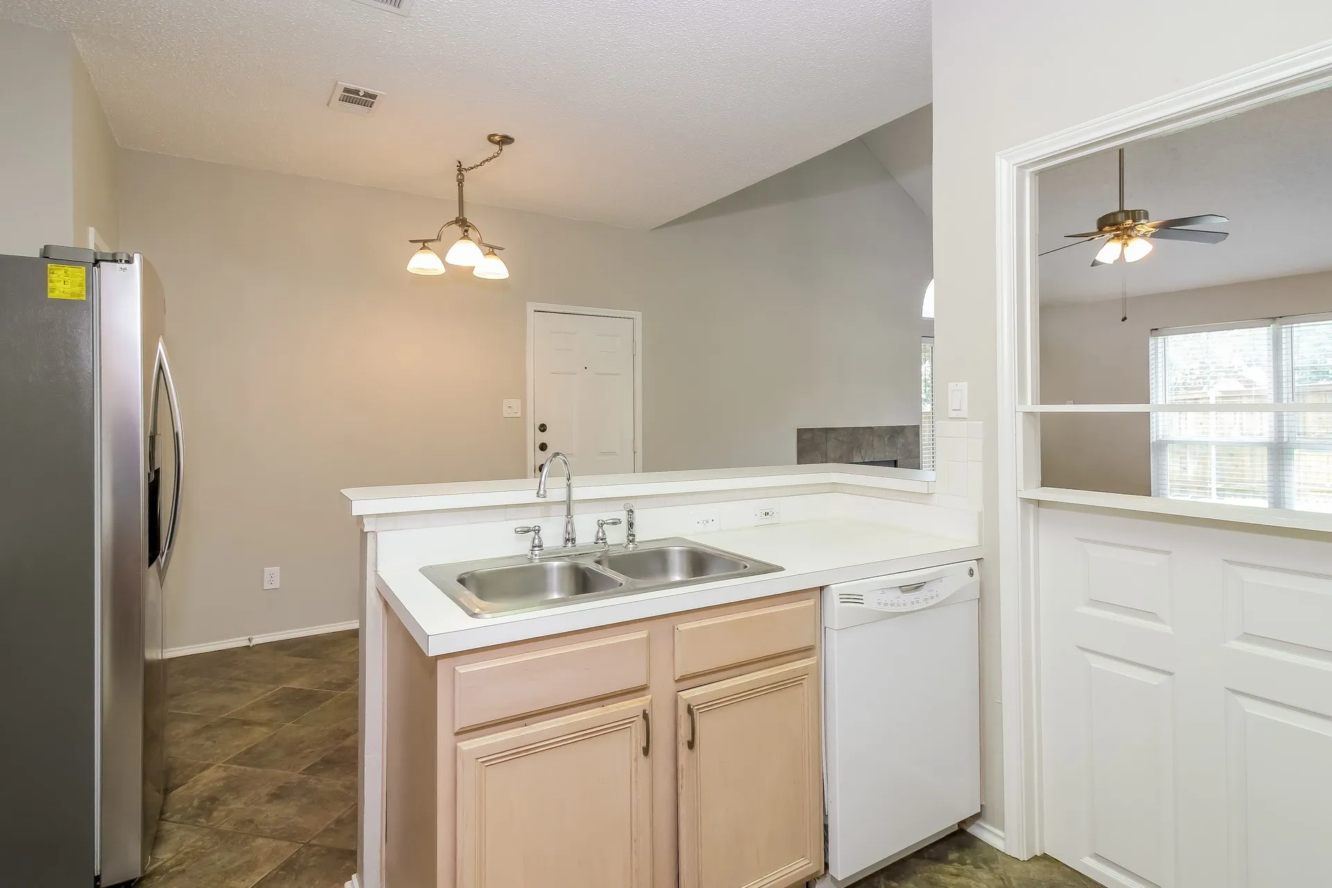 Single Family Residence For Rent in Denton County , 501 Timber Way Drive, Lewisville, Texas 75067, 3 Bedroom, 3 Bathroom, 2 Garage spaces, 1,568 Sqft, built in 1994, mls#21395414, Real Estate Agent in Lewisville, Homes For Rent in Denton county, Homes For Rent in Lewisville, Realtor in Lewisville Texas, Real Estate Brokerage Independent Realty Texas, Luminita Cordes Realtor