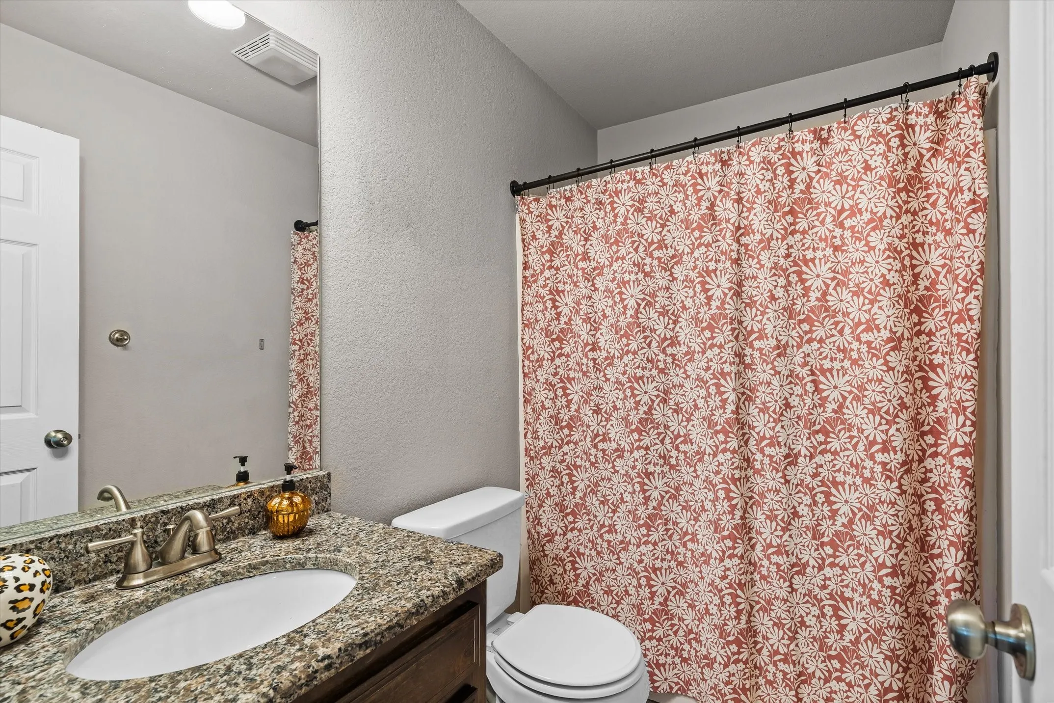 Single Family Residence For Sale in Van Zandt County , 541 Foster, Canton, Texas 75103, 3 Bedroom, 2 Bathroom, 2 Garage spaces, 1,345 Sqft, built in 2016, mls#21395156, Real Estate Agent in Canton, Homes For Sale in Van Zandt county, Homes For Sale in Canton, Realtor in Canton Texas, Real Estate Brokerage Independent Realty Texas, Luminita Cordes Realtor