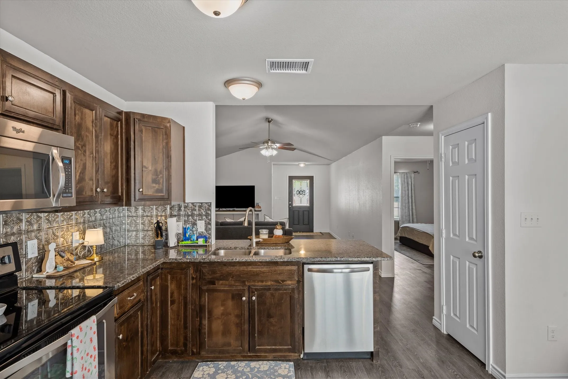 Single Family Residence For Sale in Van Zandt County , 541 Foster, Canton, Texas 75103, 3 Bedroom, 2 Bathroom, 2 Garage spaces, 1,345 Sqft, built in 2016, mls#21395156, Real Estate Agent in Canton, Homes For Sale in Van Zandt county, Homes For Sale in Canton, Realtor in Canton Texas, Real Estate Brokerage Independent Realty Texas, Luminita Cordes Realtor