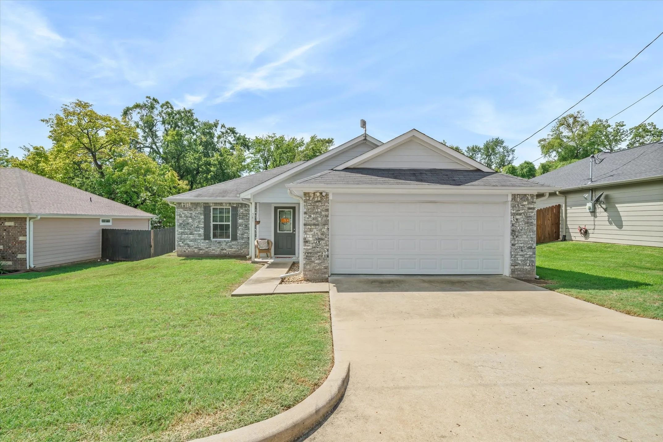 Single Family Residence For Sale in Van Zandt County , 541 Foster, Canton, Texas 75103, 3 Bedroom, 2 Bathroom, 2 Garage spaces, 1,345 Sqft, built in 2016, mls#21395156, Real Estate Agent in Canton, Homes For Sale in Van Zandt county, Homes For Sale in Canton, Realtor in Canton Texas, Real Estate Brokerage Independent Realty Texas, Luminita Cordes Realtor