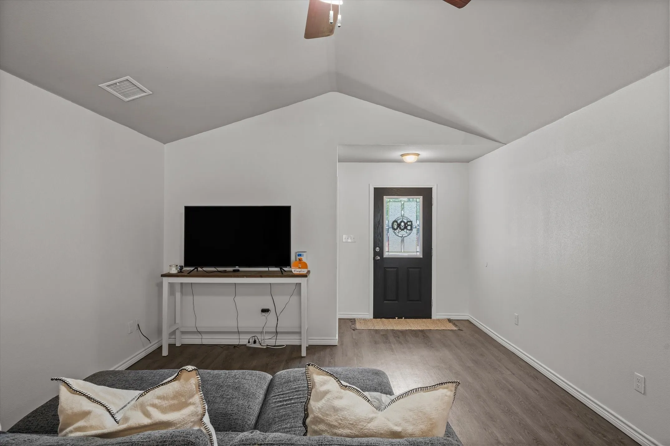 Single Family Residence For Sale in Van Zandt County , 541 Foster, Canton, Texas 75103, 3 Bedroom, 2 Bathroom, 2 Garage spaces, 1,345 Sqft, built in 2016, mls#21395156, Real Estate Agent in Canton, Homes For Sale in Van Zandt county, Homes For Sale in Canton, Realtor in Canton Texas, Real Estate Brokerage Independent Realty Texas, Luminita Cordes Realtor