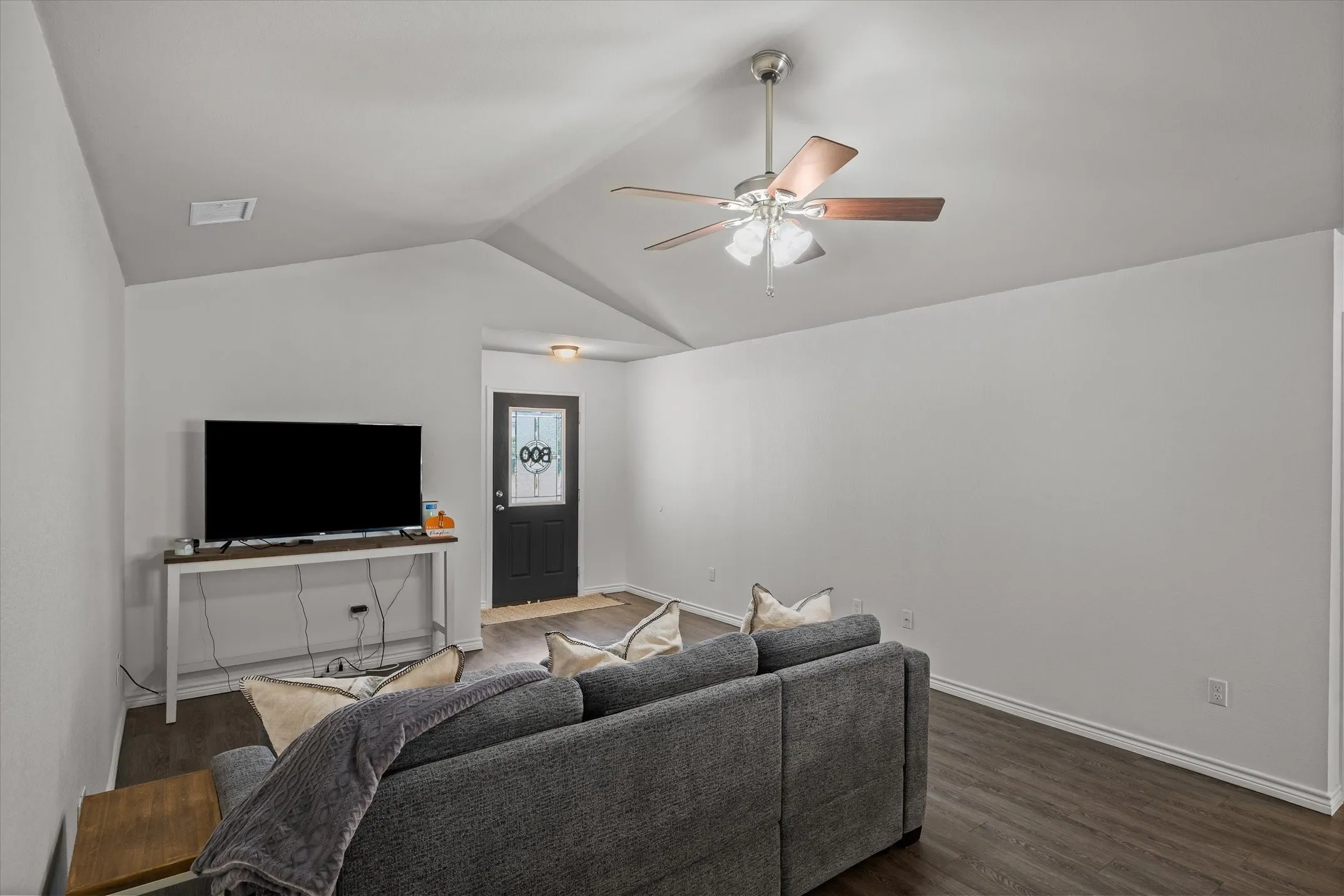 Single Family Residence For Sale in Van Zandt County , 541 Foster, Canton, Texas 75103, 3 Bedroom, 2 Bathroom, 2 Garage spaces, 1,345 Sqft, built in 2016, mls#21395156, Real Estate Agent in Canton, Homes For Sale in Van Zandt county, Homes For Sale in Canton, Realtor in Canton Texas, Real Estate Brokerage Independent Realty Texas, Luminita Cordes Realtor