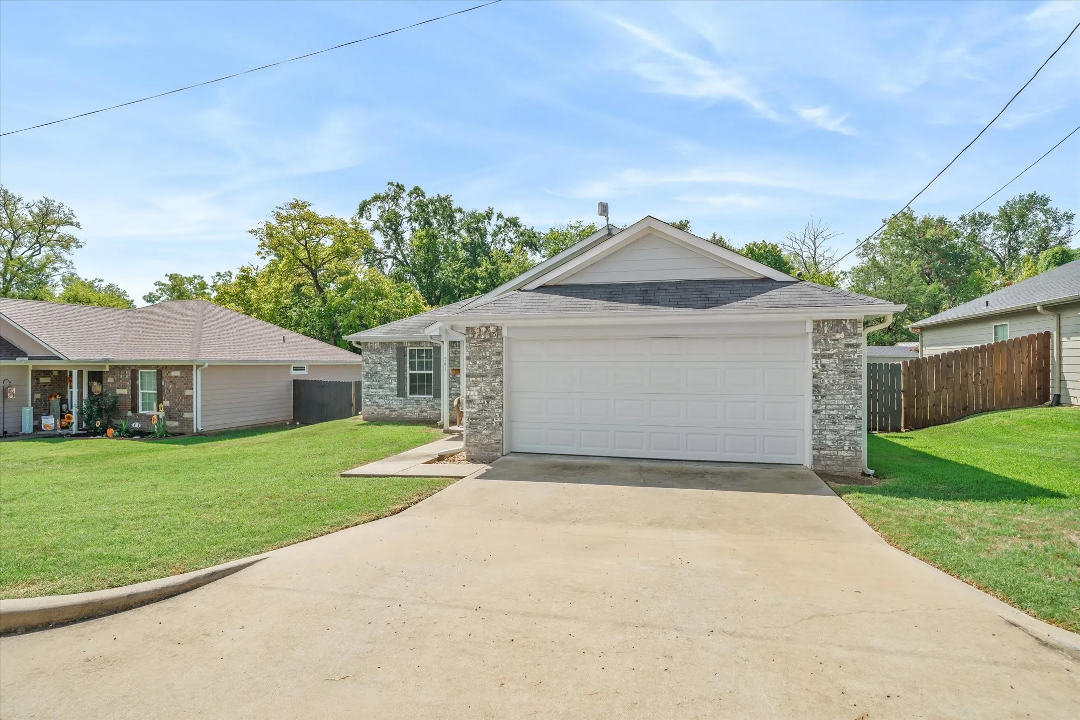 Single Family Residence For Sale in Van Zandt County , 541 Foster, Canton, Texas 75103, 3 Bedroom, 2 Bathroom, 2 Garage spaces, 1,345 Sqft, built in 2016, mls#21395156, Real Estate Agent in Canton, Homes For Sale in Van Zandt county, Homes For Sale in Canton, Realtor in Canton Texas, Real Estate Brokerage Independent Realty Texas, Luminita Cordes Realtor
