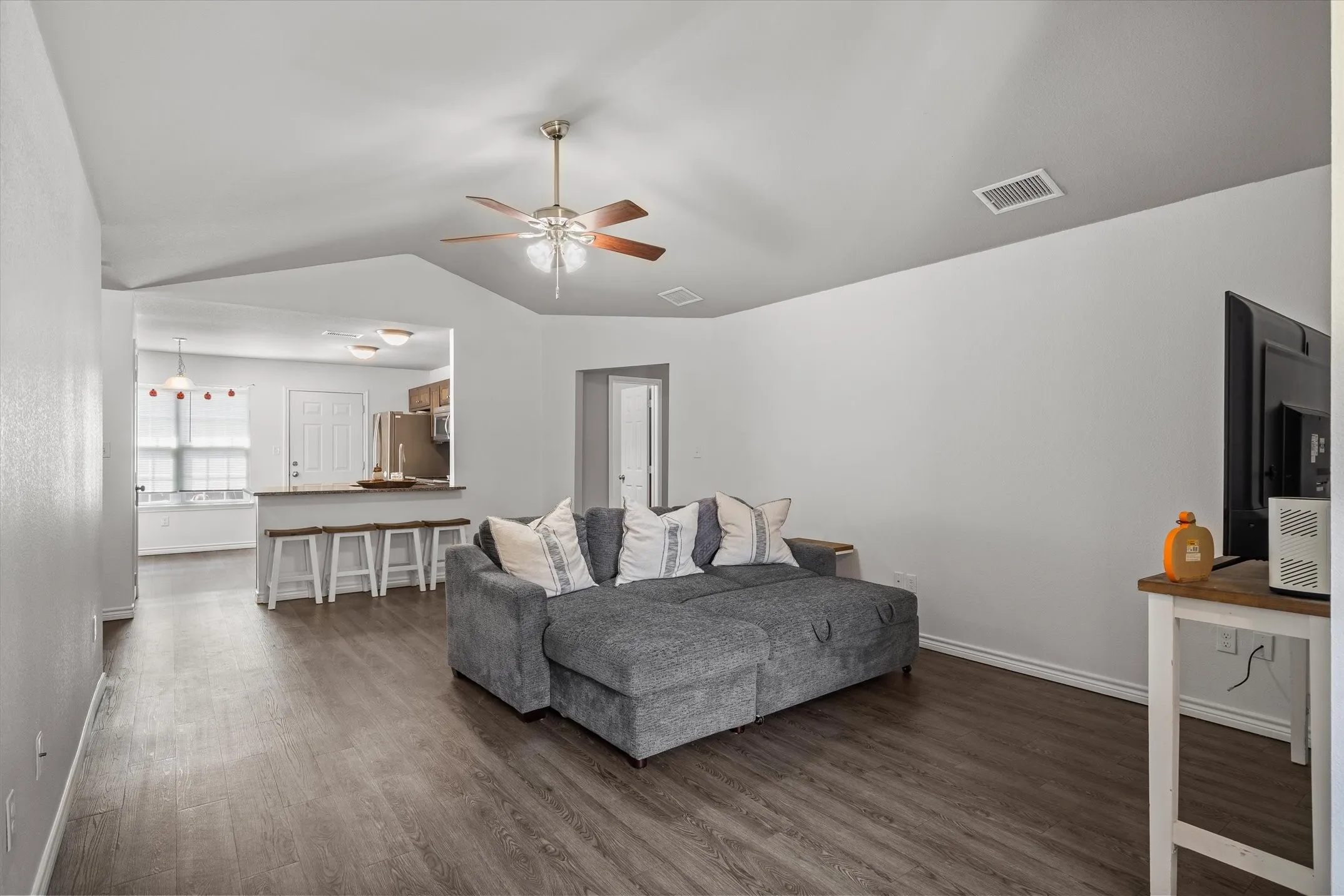 Single Family Residence For Sale in Van Zandt County , 541 Foster, Canton, Texas 75103, 3 Bedroom, 2 Bathroom, 2 Garage spaces, 1,345 Sqft, built in 2016, mls#21395156, Real Estate Agent in Canton, Homes For Sale in Van Zandt county, Homes For Sale in Canton, Realtor in Canton Texas, Real Estate Brokerage Independent Realty Texas, Luminita Cordes Realtor