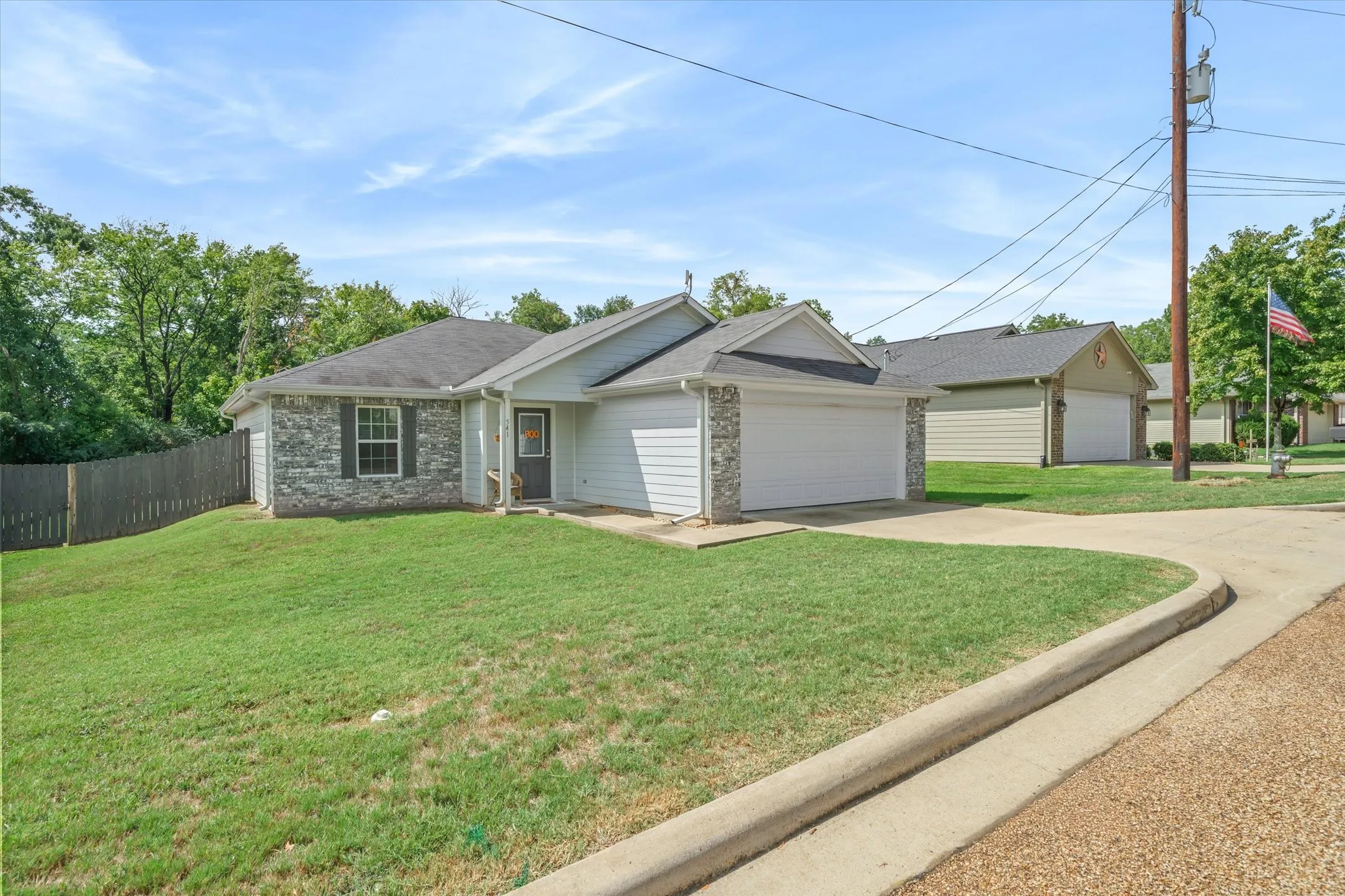 Single Family Residence For Sale in Van Zandt County , 541 Foster, Canton, Texas 75103, 3 Bedroom, 2 Bathroom, 2 Garage spaces, 1,345 Sqft, built in 2016, mls#21395156, Real Estate Agent in Canton, Homes For Sale in Van Zandt county, Homes For Sale in Canton, Realtor in Canton Texas, Real Estate Brokerage Independent Realty Texas, Luminita Cordes Realtor