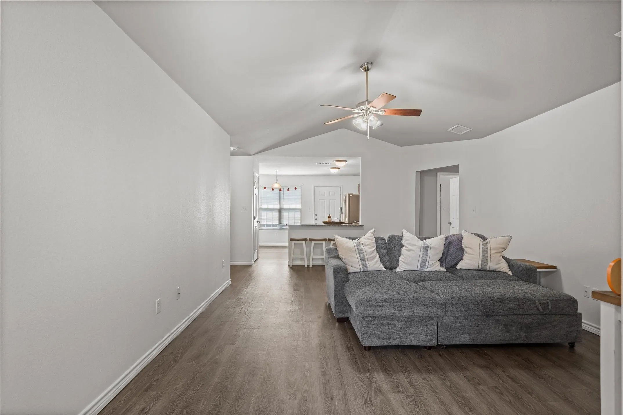 Single Family Residence For Sale in Van Zandt County , 541 Foster, Canton, Texas 75103, 3 Bedroom, 2 Bathroom, 2 Garage spaces, 1,345 Sqft, built in 2016, mls#21395156, Real Estate Agent in Canton, Homes For Sale in Van Zandt county, Homes For Sale in Canton, Realtor in Canton Texas, Real Estate Brokerage Independent Realty Texas, Luminita Cordes Realtor