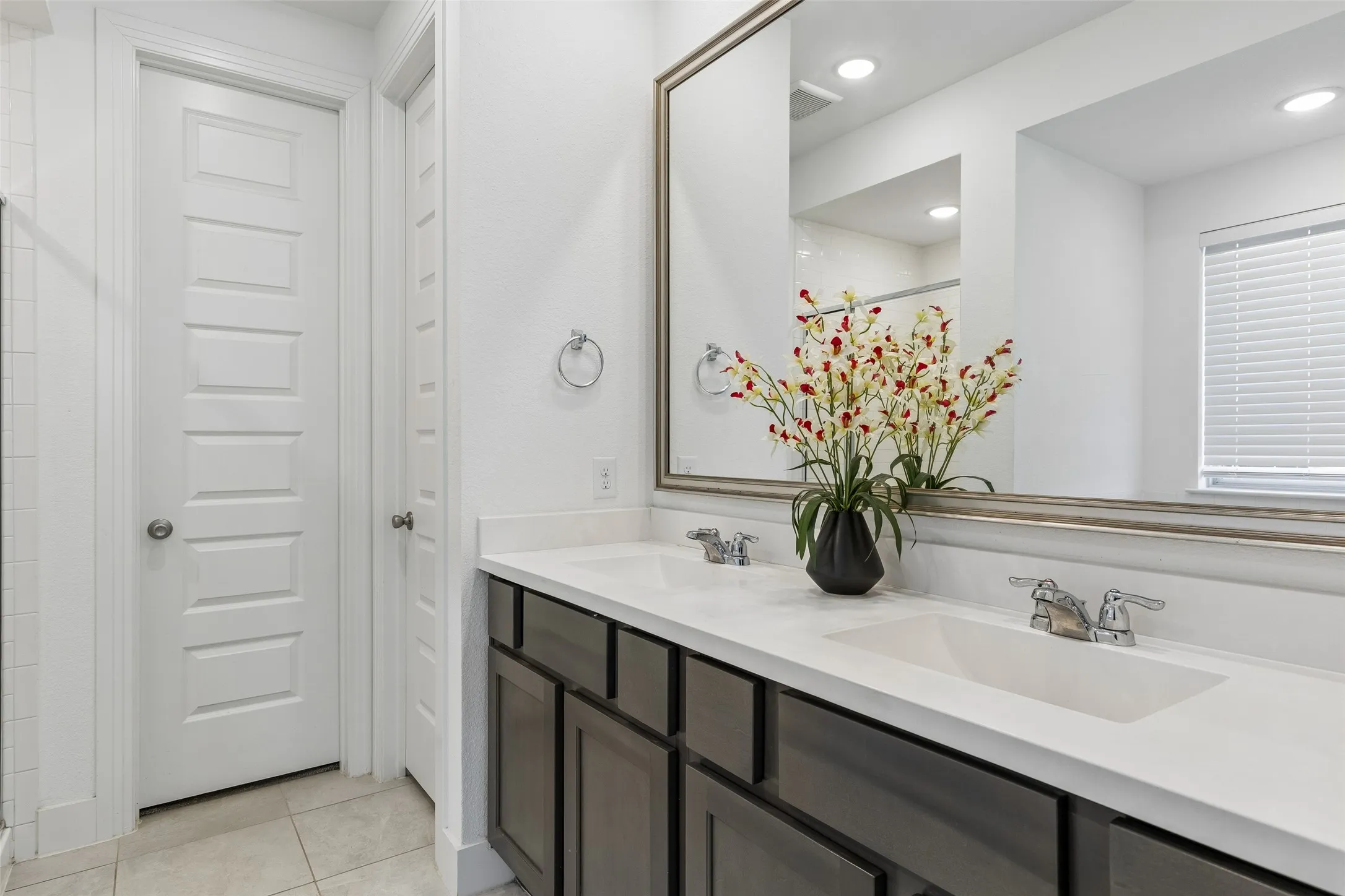Single Family Residence For Sale in Denton County , 1408 Gelding Drive, Aubrey, Texas 76227, 5 Bedroom, 3 Bathroom, 2 Garage spaces, 2,628 Sqft, built in 2019, mls#21391650, Real Estate Agent in Aubrey, Homes For Sale in Denton county, Homes For Sale in Aubrey, Realtor in Aubrey Texas, Real Estate Brokerage Independent Realty Texas, Luminita Cordes Realtor
