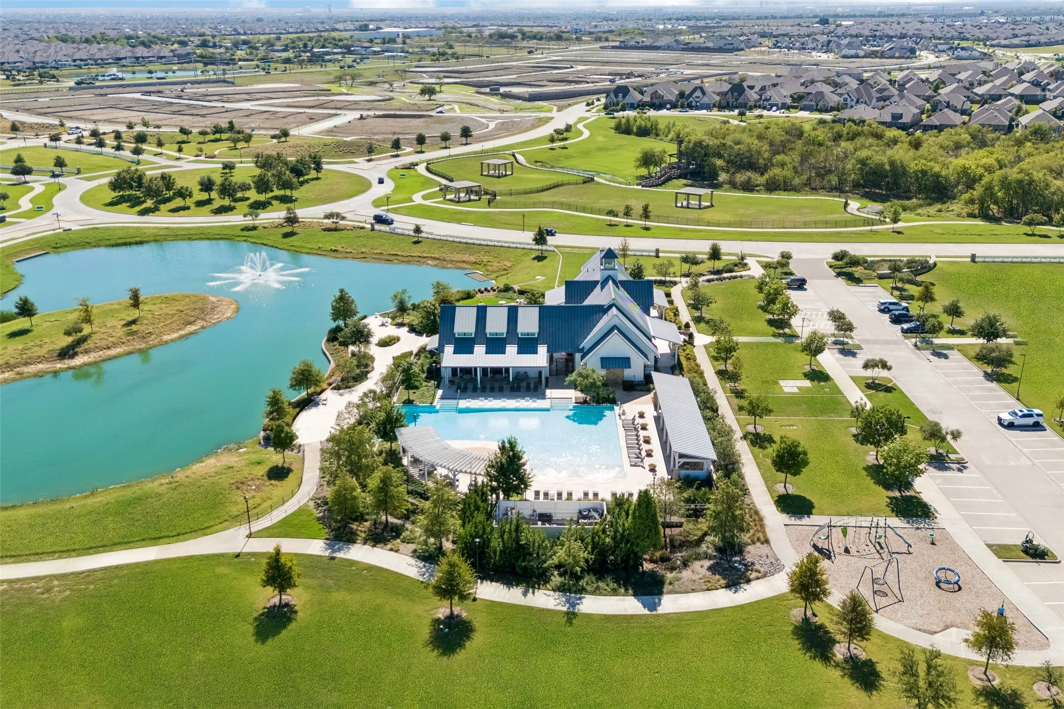 Single Family Residence For Sale in Denton County , 1408 Gelding Drive, Aubrey, Texas 76227, 5 Bedroom, 3 Bathroom, 2 Garage spaces, 2,628 Sqft, built in 2019, mls#21391650, Real Estate Agent in Aubrey, Homes For Sale in Denton county, Homes For Sale in Aubrey, Realtor in Aubrey Texas, Real Estate Brokerage Independent Realty Texas, Luminita Cordes Realtor