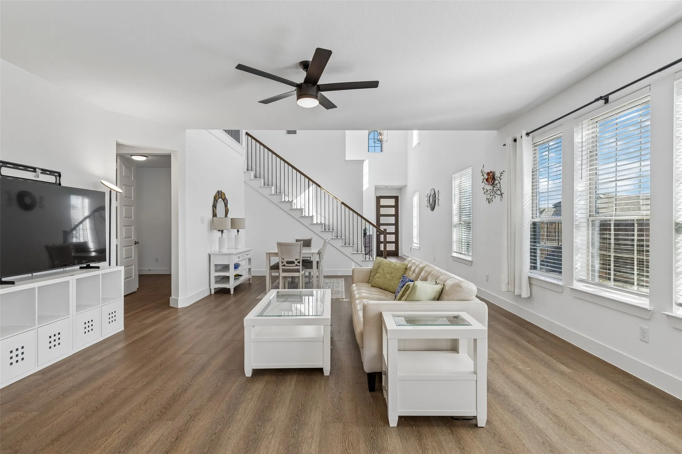 Single Family Residence For Sale in Denton County , 1408 Gelding Drive, Aubrey, Texas 76227, 5 Bedroom, 3 Bathroom, 2 Garage spaces, 2,628 Sqft, built in 2019, mls#21391650, Real Estate Agent in Aubrey, Homes For Sale in Denton county, Homes For Sale in Aubrey, Realtor in Aubrey Texas, Real Estate Brokerage Independent Realty Texas, Luminita Cordes Realtor