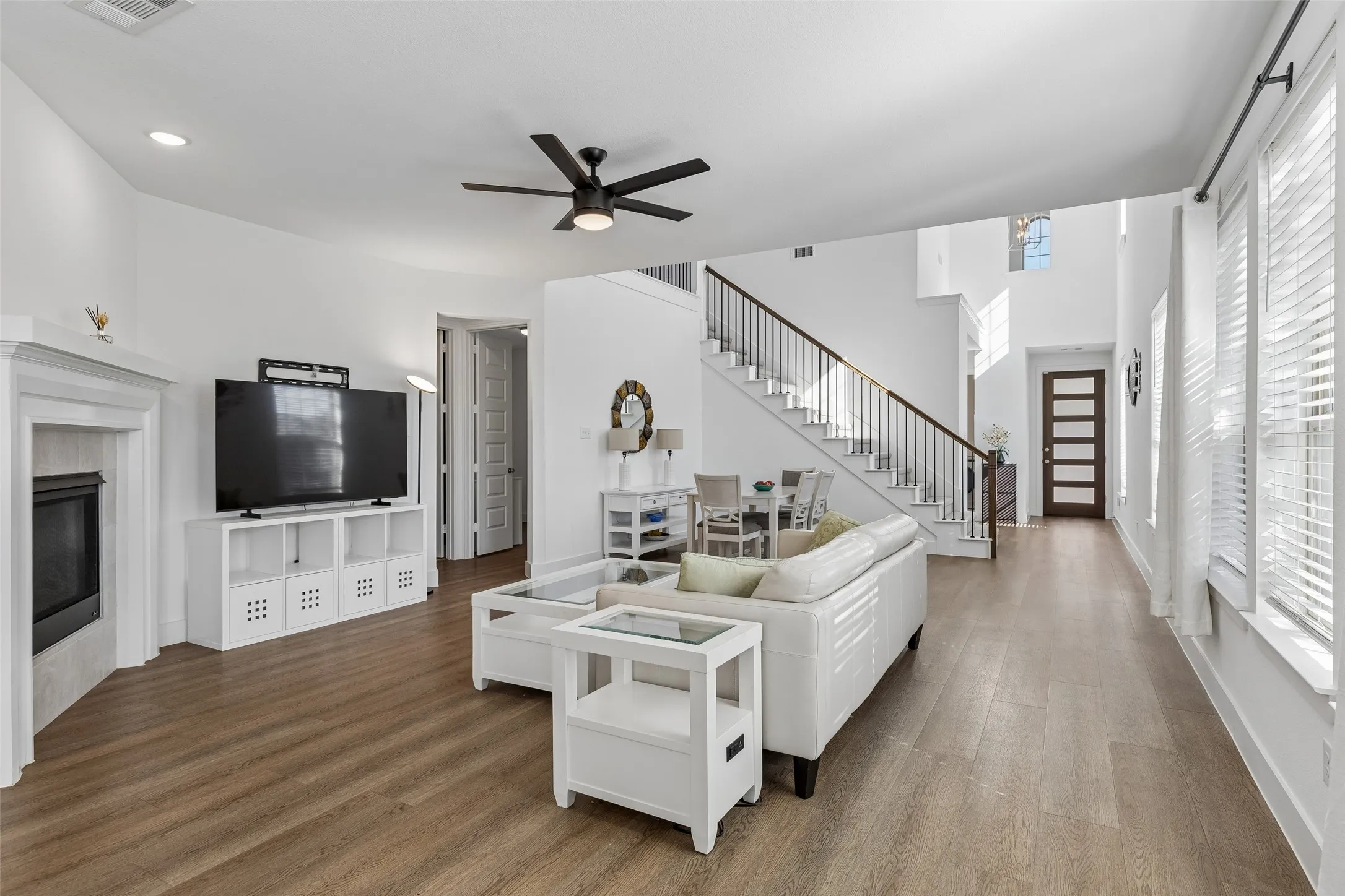 Single Family Residence For Sale in Denton County , 1408 Gelding Drive, Aubrey, Texas 76227, 5 Bedroom, 3 Bathroom, 2 Garage spaces, 2,628 Sqft, built in 2019, mls#21391650, Real Estate Agent in Aubrey, Homes For Sale in Denton county, Homes For Sale in Aubrey, Realtor in Aubrey Texas, Real Estate Brokerage Independent Realty Texas, Luminita Cordes Realtor