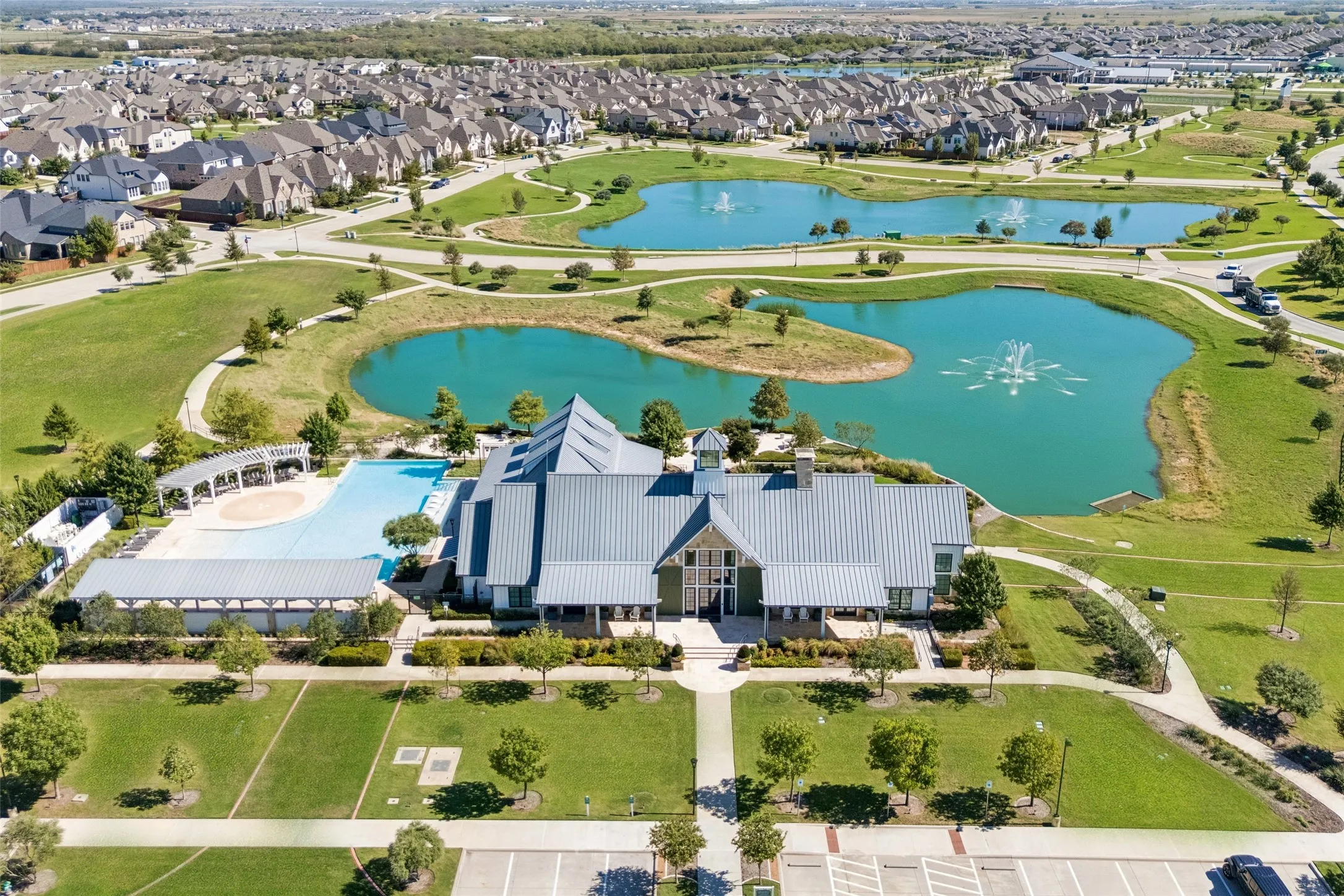 Single Family Residence For Sale in Denton County , 1408 Gelding Drive, Aubrey, Texas 76227, 5 Bedroom, 3 Bathroom, 2 Garage spaces, 2,628 Sqft, built in 2019, mls#21391650, Real Estate Agent in Aubrey, Homes For Sale in Denton county, Homes For Sale in Aubrey, Realtor in Aubrey Texas, Real Estate Brokerage Independent Realty Texas, Luminita Cordes Realtor