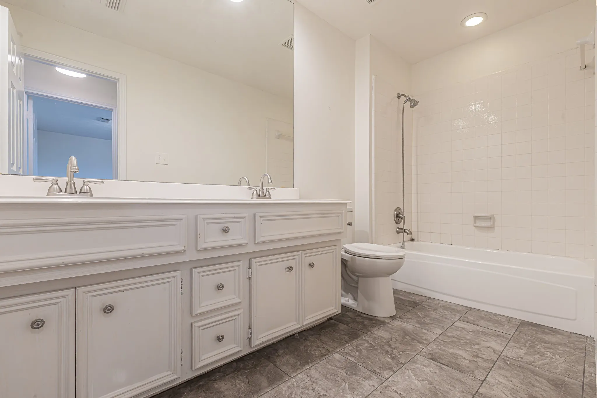 Single Family Residence For Sale in Tarrant County , 5148 Golden Lane, Fort Worth, Texas 76123, 4 Bedroom, 3 Bathroom, 2 Garage spaces, 3,090 Sqft, built in 1990, mls#21393775, Real Estate Agent in Fort Worth, Homes For Sale in Tarrant county, Homes For Sale in Fort Worth, Realtor in Fort Worth Texas, Real Estate Brokerage Independent Realty Texas, Luminita Cordes Realtor