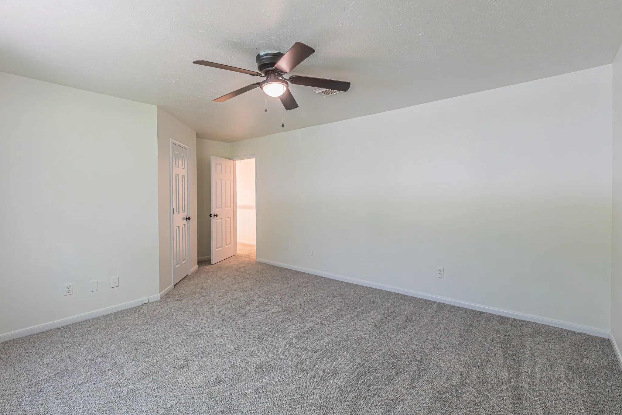 Single Family Residence For Sale in Tarrant County , 5148 Golden Lane, Fort Worth, Texas 76123, 4 Bedroom, 3 Bathroom, 2 Garage spaces, 3,090 Sqft, built in 1990, mls#21393775, Real Estate Agent in Fort Worth, Homes For Sale in Tarrant county, Homes For Sale in Fort Worth, Realtor in Fort Worth Texas, Real Estate Brokerage Independent Realty Texas, Luminita Cordes Realtor