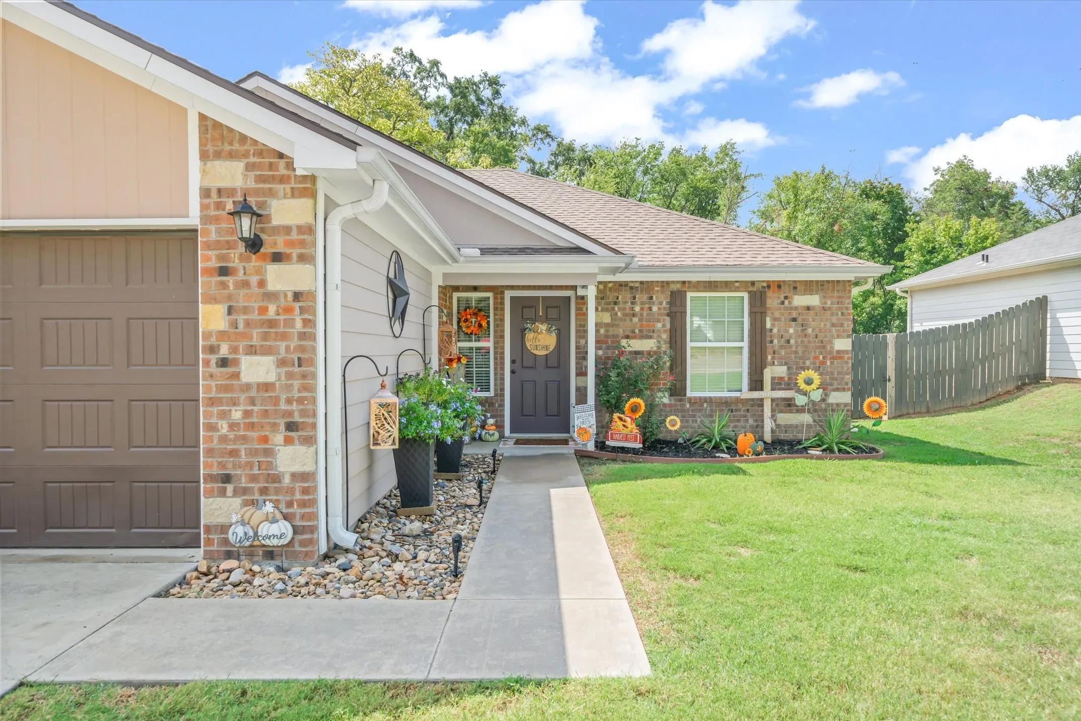 Single Family Residence For Sale in Van Zandt County , 543 Foster Street, Canton, Texas 75103, 3 Bedroom, 2 Bathroom, 2 Garage spaces, 1,428 Sqft, built in 2016, mls#21395192, Real Estate Agent in Canton, Homes For Sale in Van Zandt county, Homes For Sale in Canton, Realtor in Canton Texas, Real Estate Brokerage Independent Realty Texas, Luminita Cordes Realtor