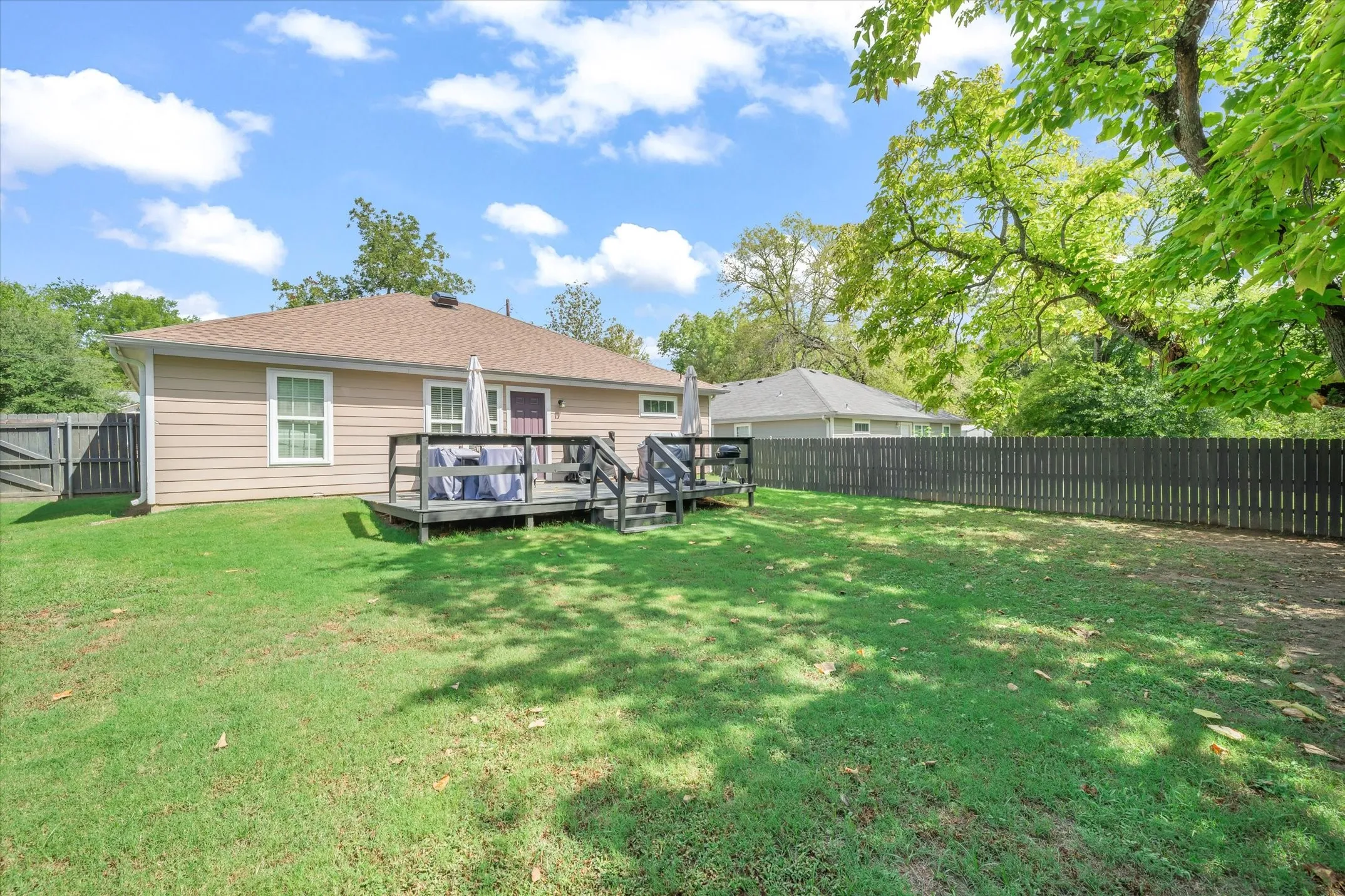 Single Family Residence For Sale in Van Zandt County , 543 Foster Street, Canton, Texas 75103, 3 Bedroom, 2 Bathroom, 2 Garage spaces, 1,428 Sqft, built in 2016, mls#21395192, Real Estate Agent in Canton, Homes For Sale in Van Zandt county, Homes For Sale in Canton, Realtor in Canton Texas, Real Estate Brokerage Independent Realty Texas, Luminita Cordes Realtor