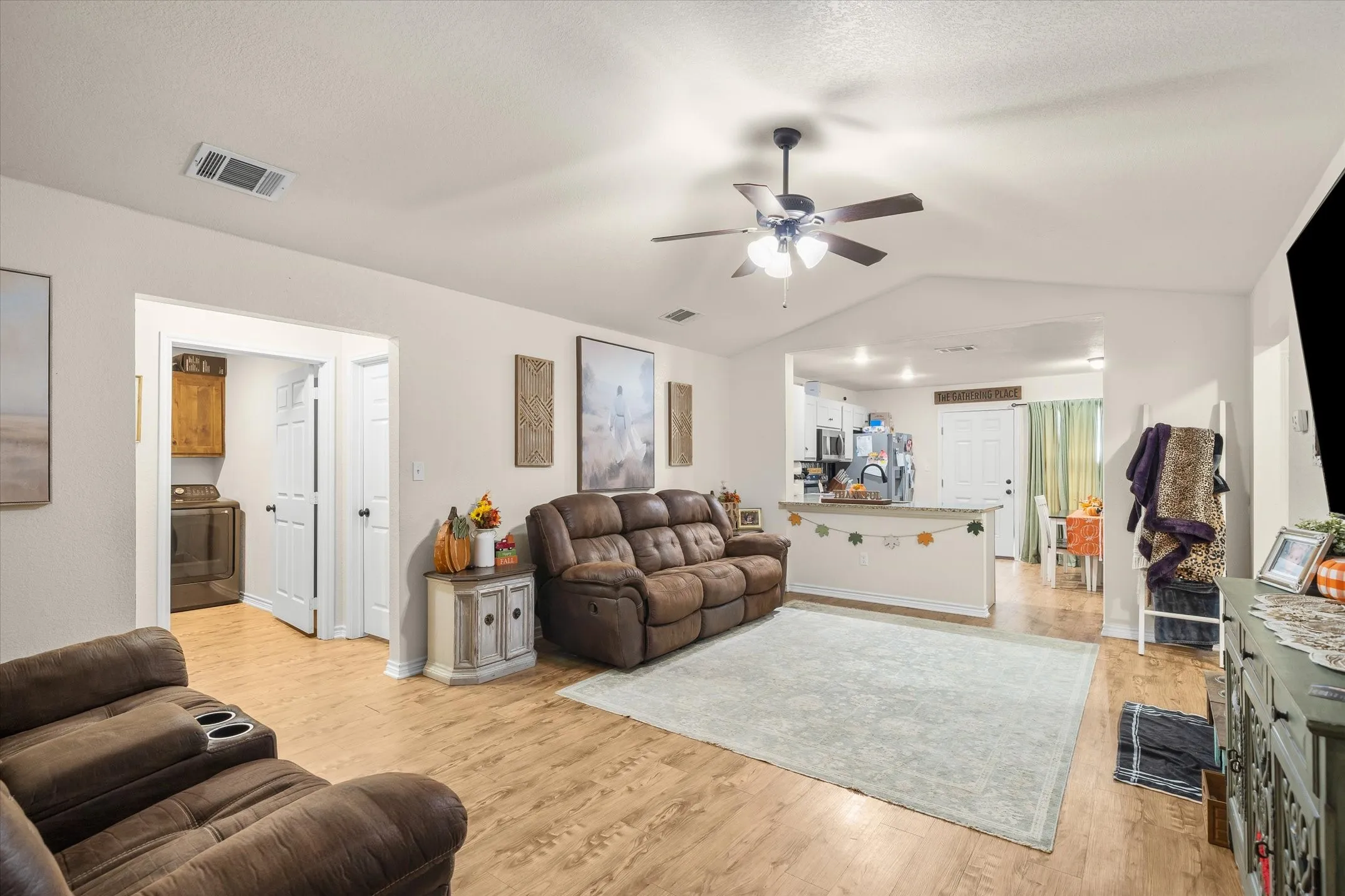 Single Family Residence For Sale in Van Zandt County , 543 Foster Street, Canton, Texas 75103, 3 Bedroom, 2 Bathroom, 2 Garage spaces, 1,428 Sqft, built in 2016, mls#21395192, Real Estate Agent in Canton, Homes For Sale in Van Zandt county, Homes For Sale in Canton, Realtor in Canton Texas, Real Estate Brokerage Independent Realty Texas, Luminita Cordes Realtor