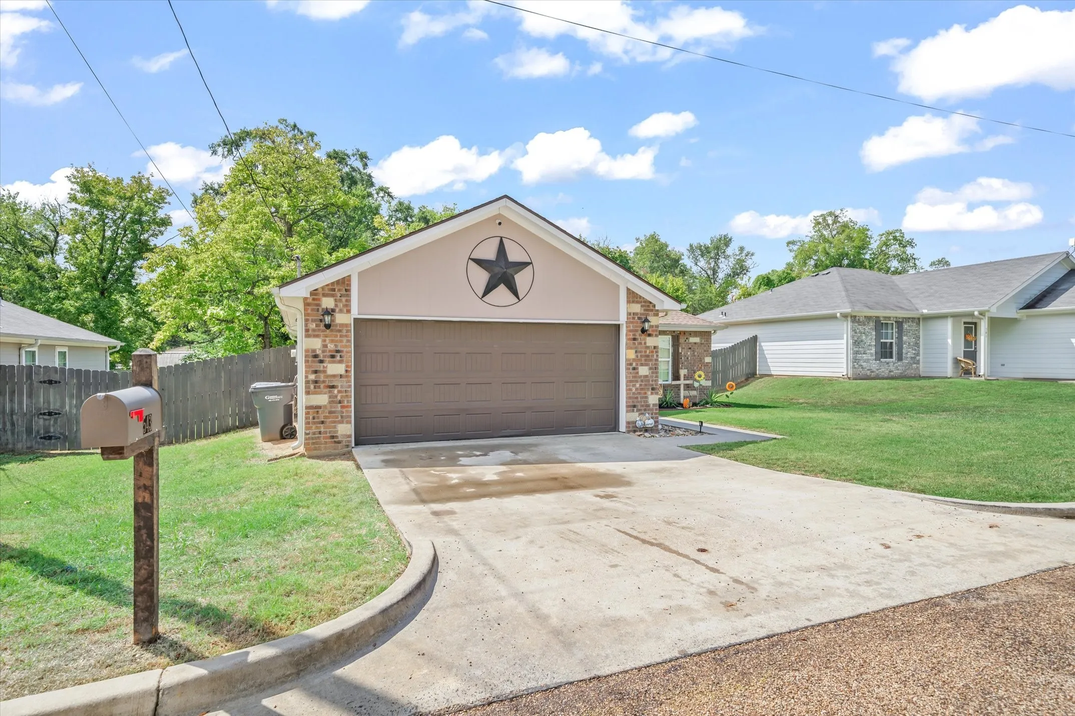 Single Family Residence For Sale in Van Zandt County , 543 Foster Street, Canton, Texas 75103, 3 Bedroom, 2 Bathroom, 2 Garage spaces, 1,428 Sqft, built in 2016, mls#21395192, Real Estate Agent in Canton, Homes For Sale in Van Zandt county, Homes For Sale in Canton, Realtor in Canton Texas, Real Estate Brokerage Independent Realty Texas, Luminita Cordes Realtor