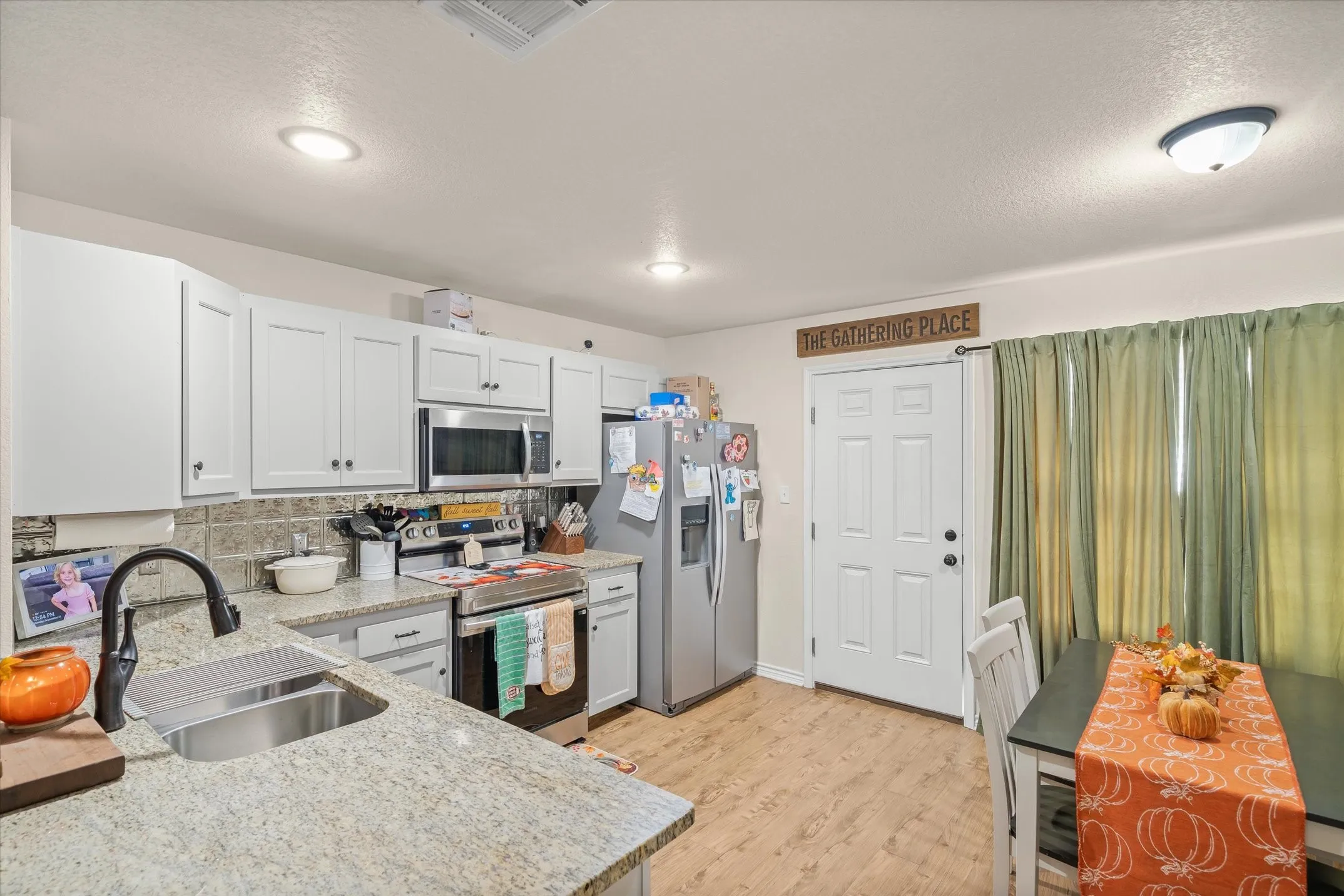 Single Family Residence For Sale in Van Zandt County , 543 Foster Street, Canton, Texas 75103, 3 Bedroom, 2 Bathroom, 2 Garage spaces, 1,428 Sqft, built in 2016, mls#21395192, Real Estate Agent in Canton, Homes For Sale in Van Zandt county, Homes For Sale in Canton, Realtor in Canton Texas, Real Estate Brokerage Independent Realty Texas, Luminita Cordes Realtor