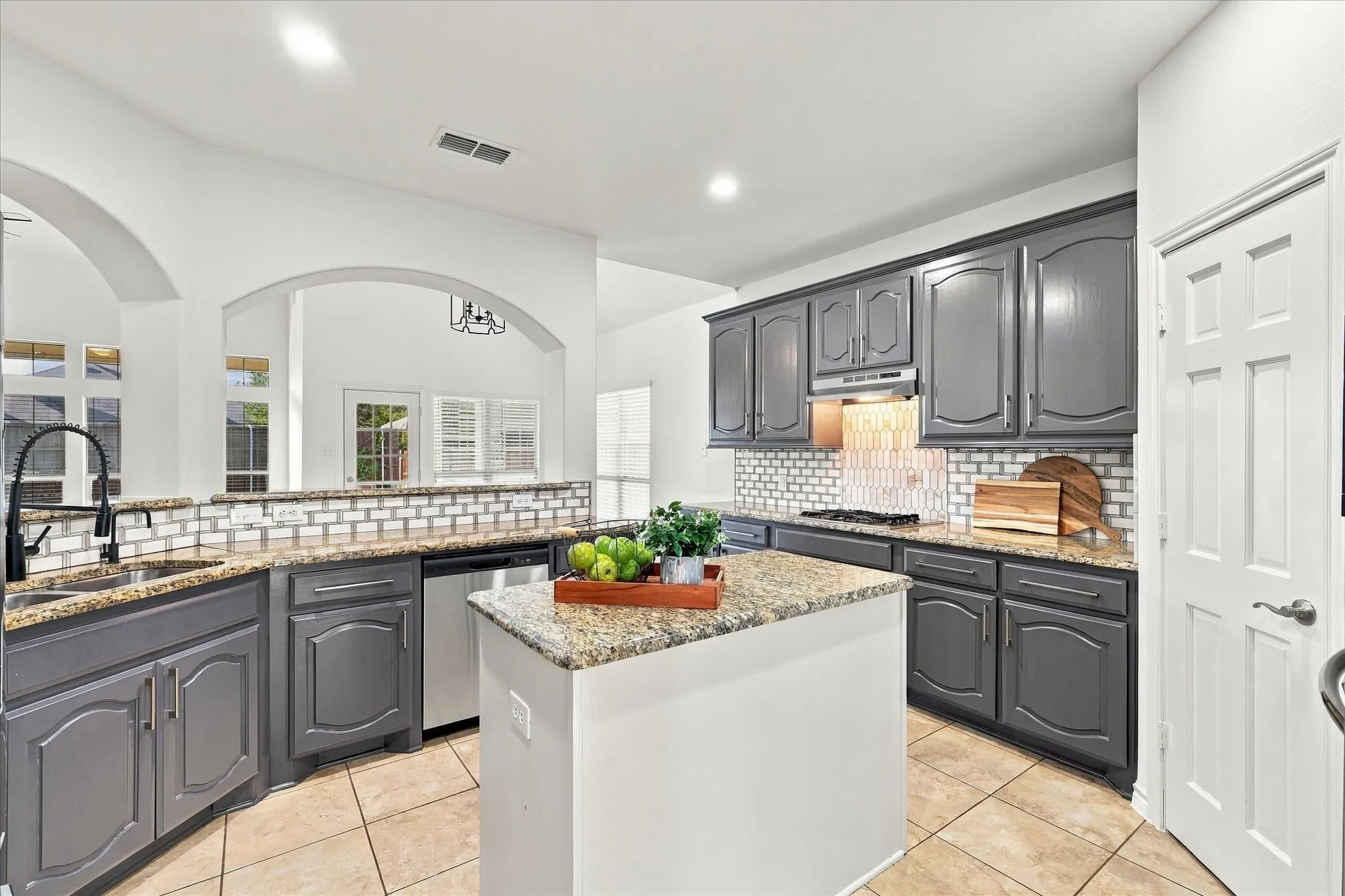 Single Family Residence For Rent in Collin County , 1329 Bateman Lane, Celina, Texas 75009, 5 Bedroom, 4 Bathroom, 2 Garage spaces, 3,975 Sqft, built in 2013, mls#21392286, Real Estate Agent in Celina, Homes For Rent in Collin county, Homes For Rent in Celina, Realtor in Celina Texas, Real Estate Brokerage Independent Realty Texas, Luminita Cordes Realtor