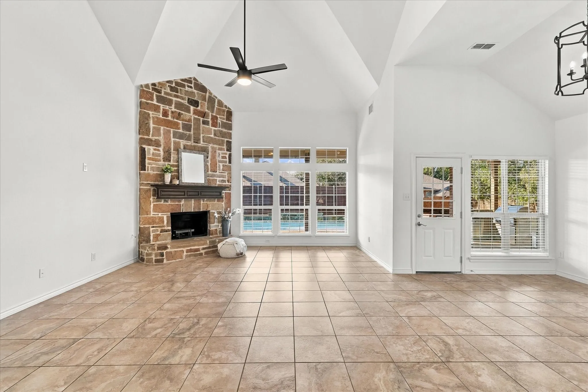 Single Family Residence For Rent in Collin County , 1329 Bateman Lane, Celina, Texas 75009, 5 Bedroom, 4 Bathroom, 2 Garage spaces, 3,975 Sqft, built in 2013, mls#21392286, Real Estate Agent in Celina, Homes For Rent in Collin county, Homes For Rent in Celina, Realtor in Celina Texas, Real Estate Brokerage Independent Realty Texas, Luminita Cordes Realtor