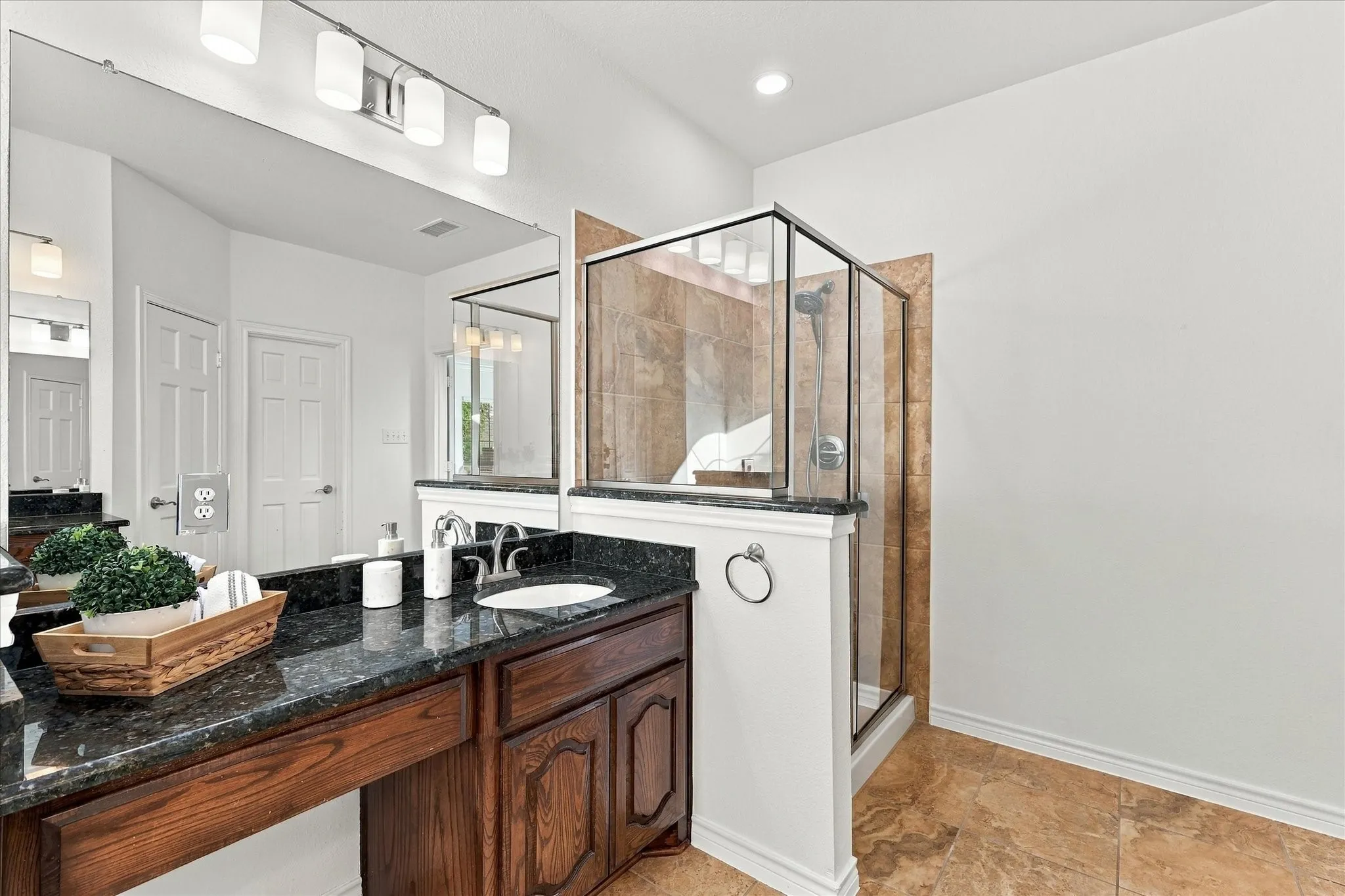 Single Family Residence For Rent in Collin County , 1329 Bateman Lane, Celina, Texas 75009, 5 Bedroom, 4 Bathroom, 2 Garage spaces, 3,975 Sqft, built in 2013, mls#21392286, Real Estate Agent in Celina, Homes For Rent in Collin county, Homes For Rent in Celina, Realtor in Celina Texas, Real Estate Brokerage Independent Realty Texas, Luminita Cordes Realtor