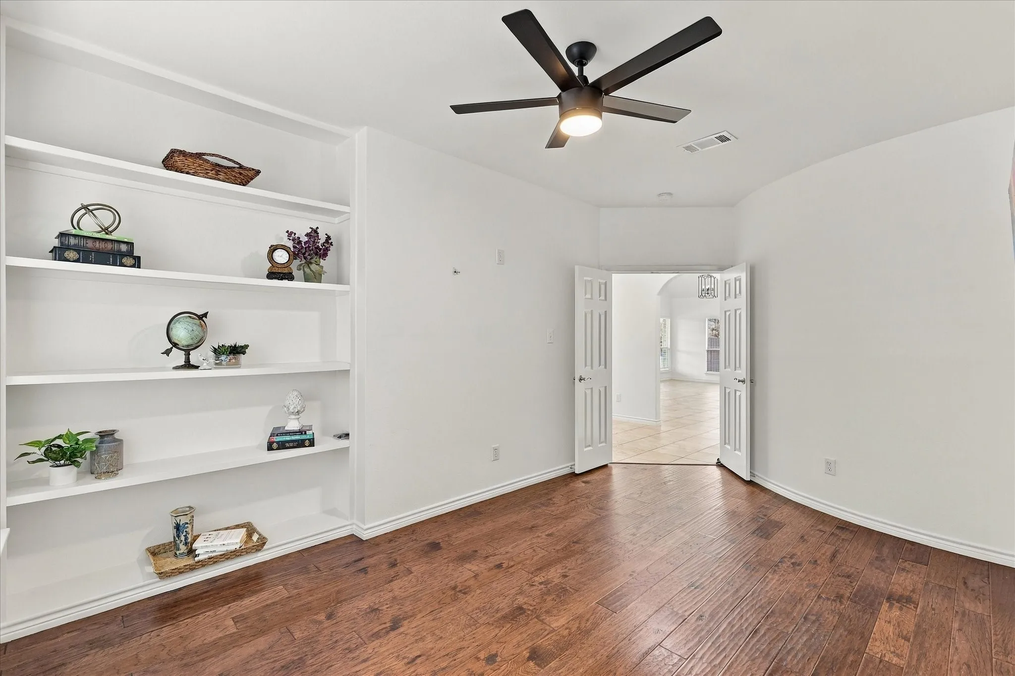 Single Family Residence For Rent in Collin County , 1329 Bateman Lane, Celina, Texas 75009, 5 Bedroom, 4 Bathroom, 2 Garage spaces, 3,975 Sqft, built in 2013, mls#21392286, Real Estate Agent in Celina, Homes For Rent in Collin county, Homes For Rent in Celina, Realtor in Celina Texas, Real Estate Brokerage Independent Realty Texas, Luminita Cordes Realtor
