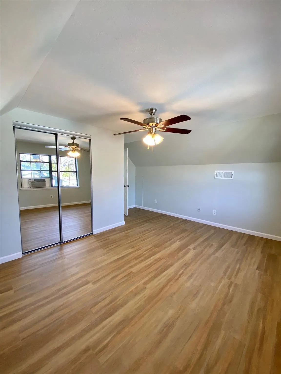 Single Family Residence For Rent in Dallas County , 2859 Linhaven Drive, Mesquite, Texas 75150, 4 Bedroom, 2 Bathroom, 2 Garage spaces, 1,476 Sqft, built in 1962, mls#21395420, Real Estate Agent in Mesquite, Homes For Rent in Dallas county, Homes For Rent in Mesquite, Realtor in Mesquite Texas, Real Estate Brokerage Independent Realty Texas, Luminita Cordes Realtor