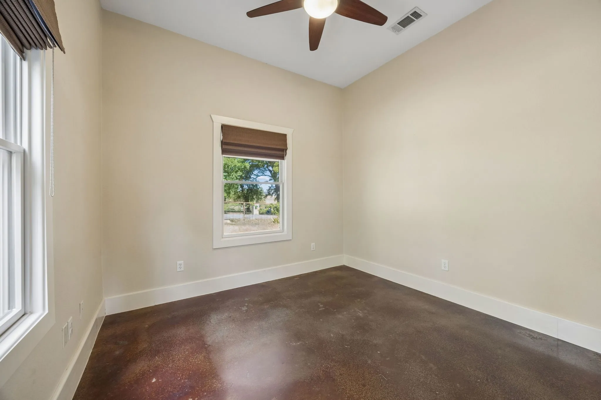 Single Family Residence For Sale in Collin County , 1540 Ford Lane, Lucas, Texas 75002, 3 Bedroom, 2 Bathroom, 2 Garage spaces, 2,138 Sqft, built in 2009, mls#21392737, Real Estate Agent in Lucas, Homes For Sale in Collin county, Homes For Sale in Lucas, Realtor in Lucas Texas, Real Estate Brokerage Independent Realty Texas, Luminita Cordes Realtor