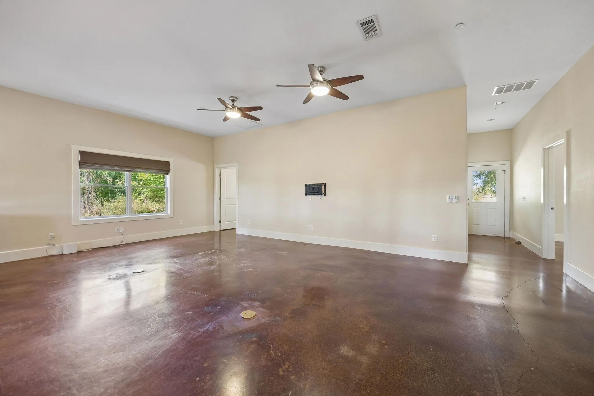 Single Family Residence For Sale in Collin County , 1540 Ford Lane, Lucas, Texas 75002, 3 Bedroom, 2 Bathroom, 2 Garage spaces, 2,138 Sqft, built in 2009, mls#21392737, Real Estate Agent in Lucas, Homes For Sale in Collin county, Homes For Sale in Lucas, Realtor in Lucas Texas, Real Estate Brokerage Independent Realty Texas, Luminita Cordes Realtor
