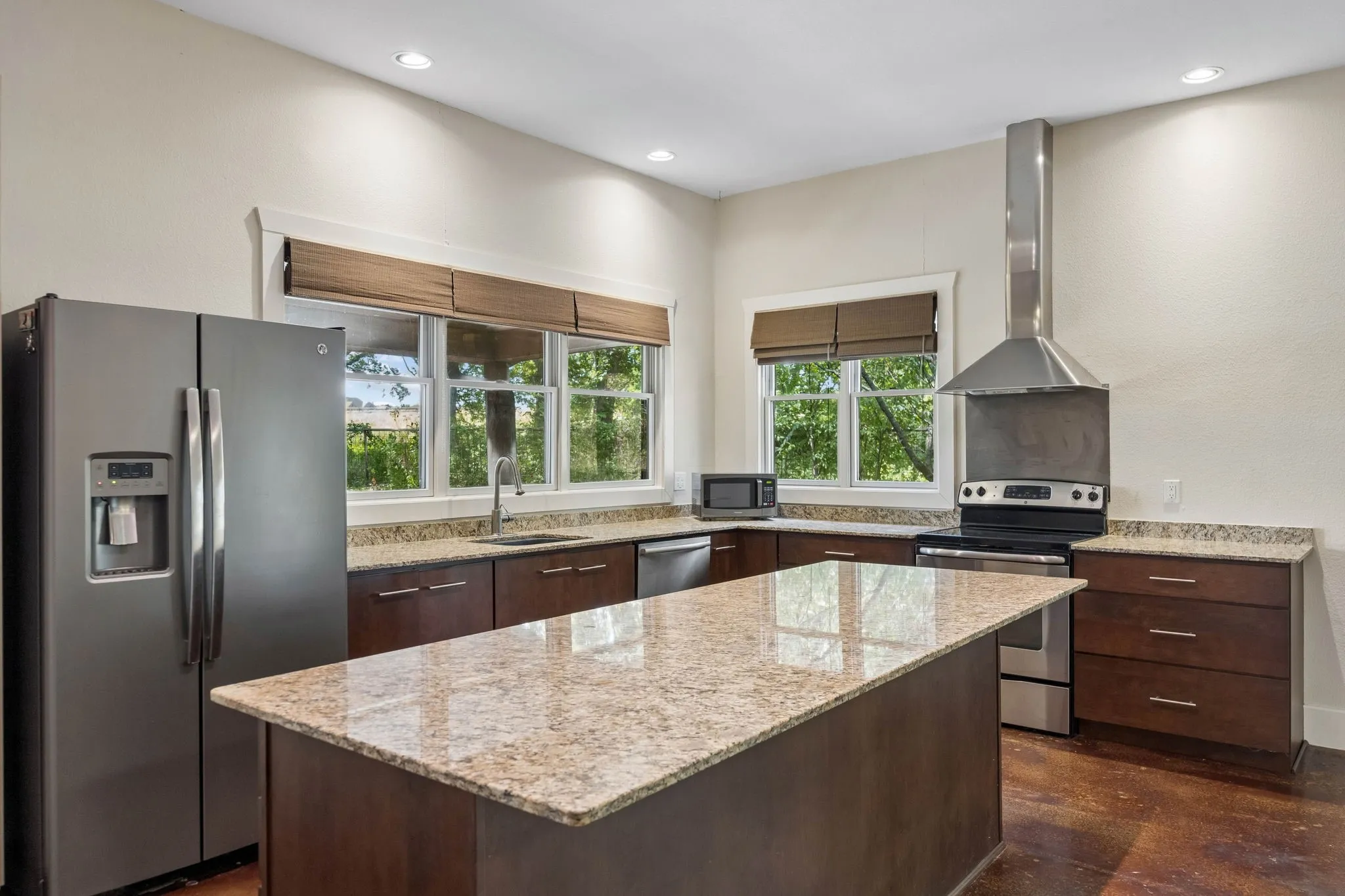 Single Family Residence For Sale in Collin County , 1540 Ford Lane, Lucas, Texas 75002, 3 Bedroom, 2 Bathroom, 2 Garage spaces, 2,138 Sqft, built in 2009, mls#21392737, Real Estate Agent in Lucas, Homes For Sale in Collin county, Homes For Sale in Lucas, Realtor in Lucas Texas, Real Estate Brokerage Independent Realty Texas, Luminita Cordes Realtor