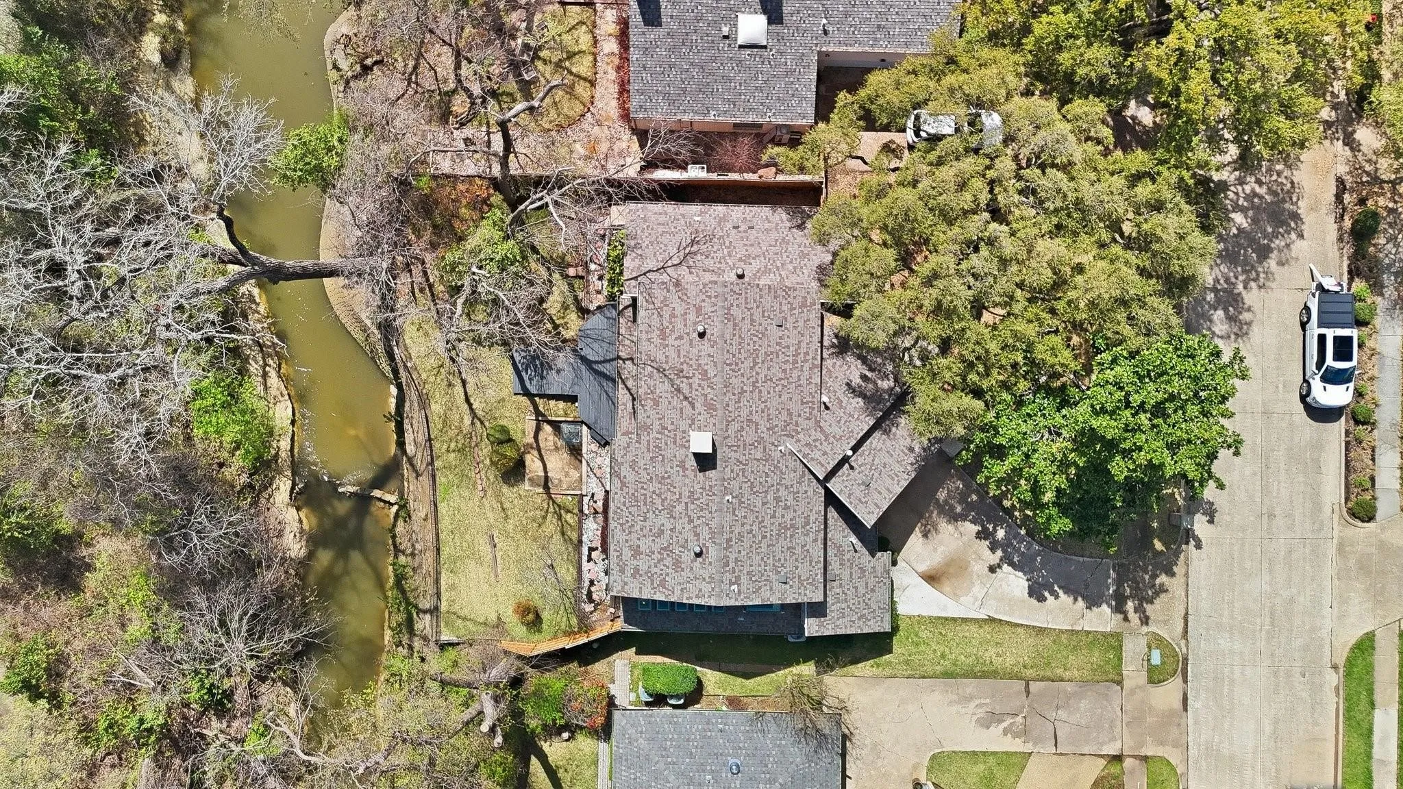 Single Family Residence For Sale in Dallas County , 3718 Wooded Creek Drive, Farmers Branch, Texas 75244, 4 Bedroom, 3 Bathroom, 2 Garage spaces, 2,850 Sqft, built in 1977, mls#21395422, Real Estate Agent in Farmers Branch, Homes For Sale in Dallas county, Homes For Sale in Farmers Branch, Realtor in Farmers Branch Texas, Real Estate Brokerage Independent Realty Texas, Luminita Cordes Realtor