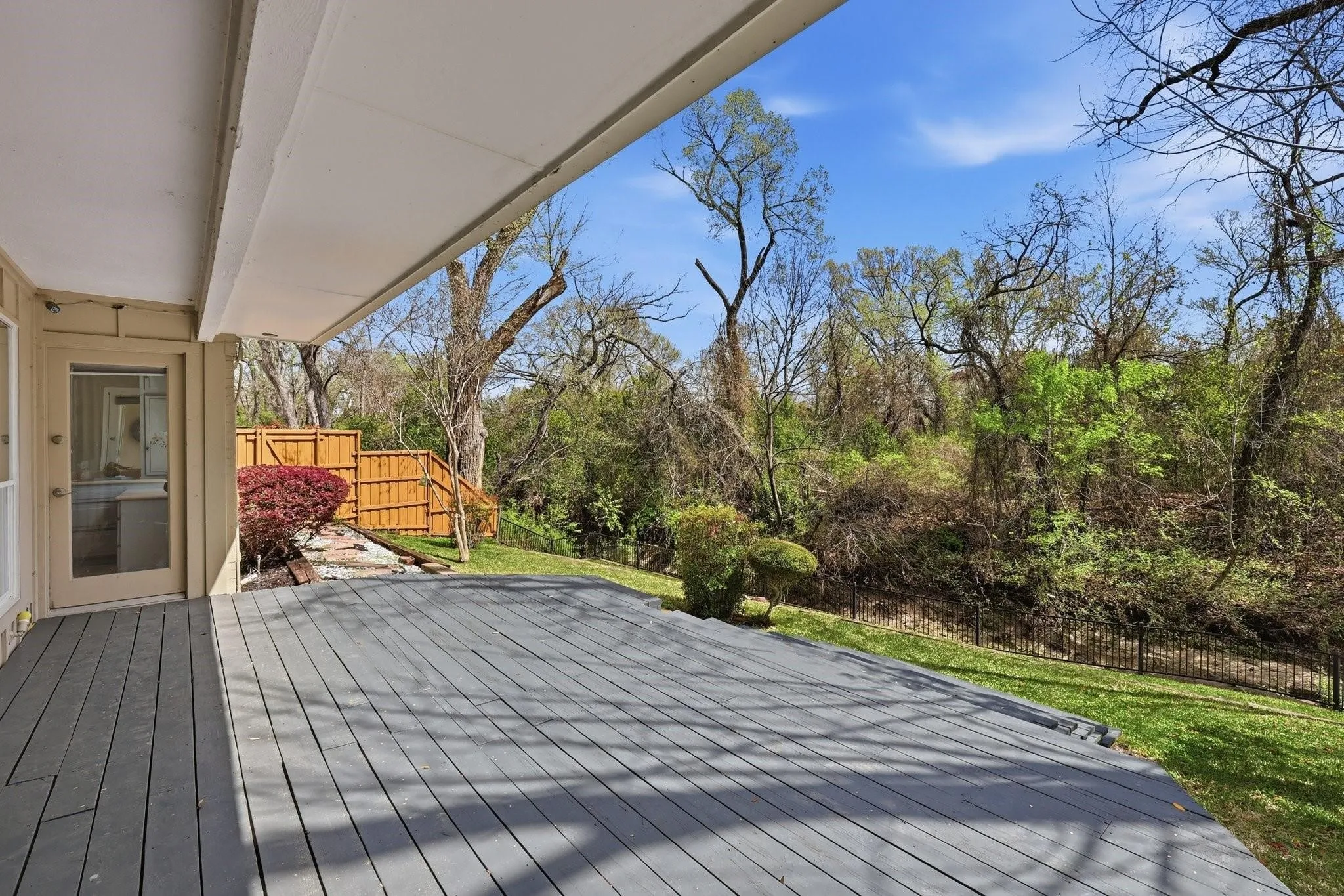 Single Family Residence For Sale in Dallas County , 3718 Wooded Creek Drive, Farmers Branch, Texas 75244, 4 Bedroom, 3 Bathroom, 2 Garage spaces, 2,850 Sqft, built in 1977, mls#21395422, Real Estate Agent in Farmers Branch, Homes For Sale in Dallas county, Homes For Sale in Farmers Branch, Realtor in Farmers Branch Texas, Real Estate Brokerage Independent Realty Texas, Luminita Cordes Realtor
