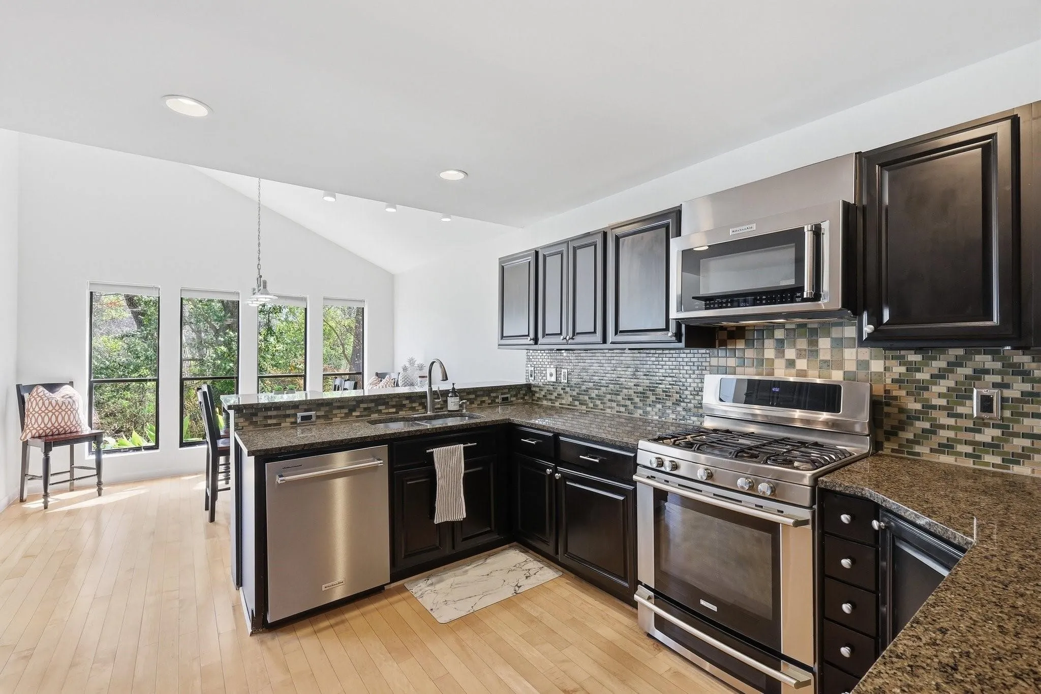 Single Family Residence For Sale in Dallas County , 3718 Wooded Creek Drive, Farmers Branch, Texas 75244, 4 Bedroom, 3 Bathroom, 2 Garage spaces, 2,850 Sqft, built in 1977, mls#21395422, Real Estate Agent in Farmers Branch, Homes For Sale in Dallas county, Homes For Sale in Farmers Branch, Realtor in Farmers Branch Texas, Real Estate Brokerage Independent Realty Texas, Luminita Cordes Realtor