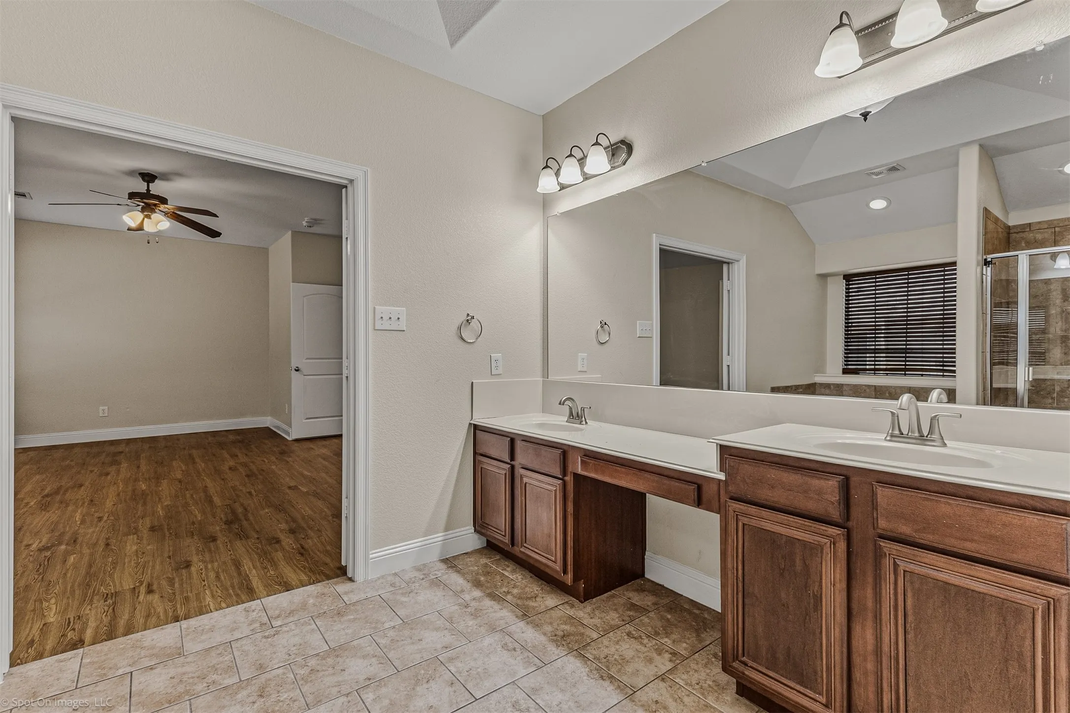 Single Family Residence For Sale in Kaufman County , 3005 Flowering Springs Drive, Forney, Texas 75126, 3 Bedroom, 2 Bathroom, 2 Garage spaces, 2,108 Sqft, built in 2012, mls#21394146, Real Estate Agent in Forney, Homes For Sale in Kaufman county, Homes For Sale in Forney, Realtor in Forney Texas, Real Estate Brokerage Independent Realty Texas, Luminita Cordes Realtor