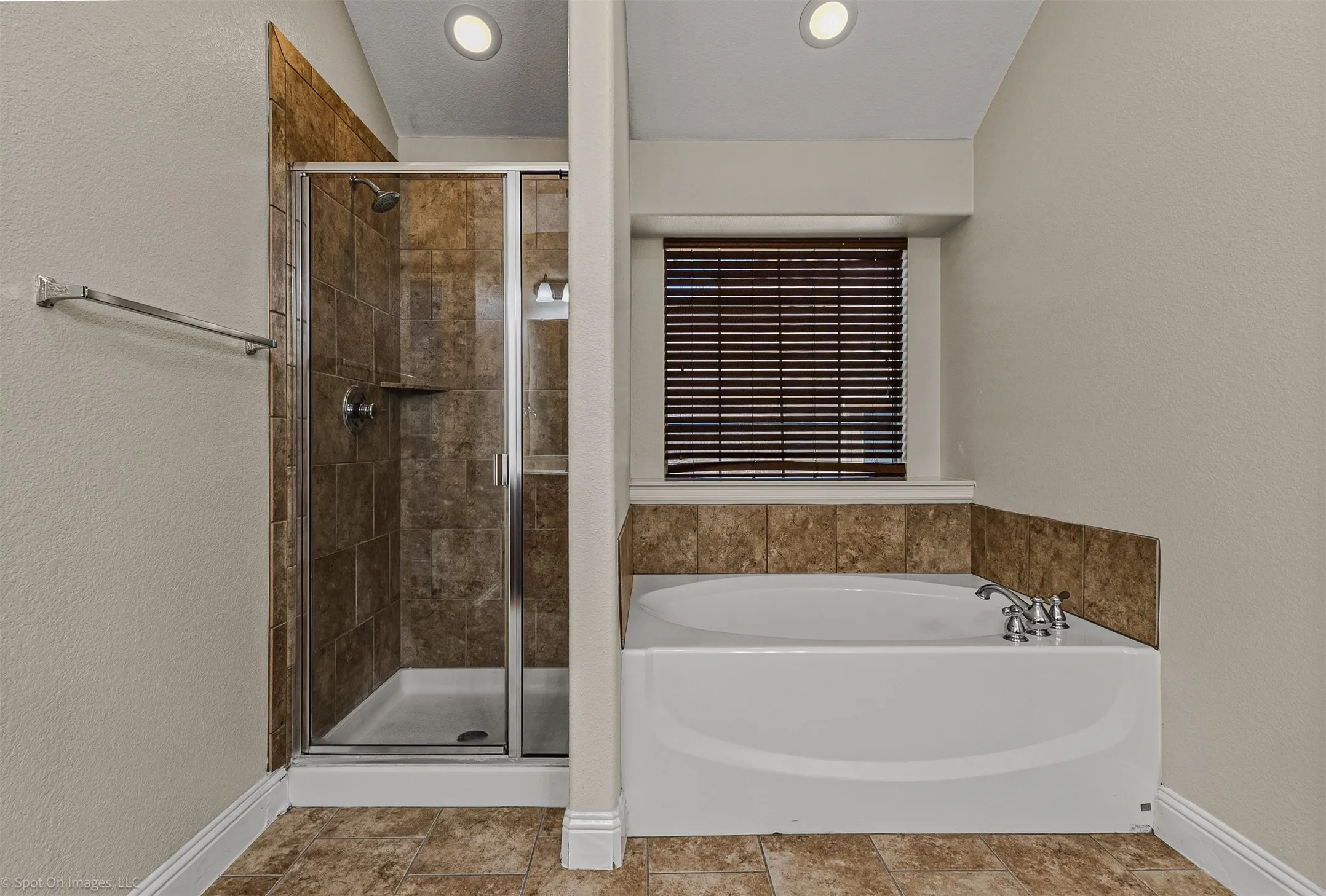 Single Family Residence For Sale in Kaufman County , 3005 Flowering Springs Drive, Forney, Texas 75126, 3 Bedroom, 2 Bathroom, 2 Garage spaces, 2,108 Sqft, built in 2012, mls#21394146, Real Estate Agent in Forney, Homes For Sale in Kaufman county, Homes For Sale in Forney, Realtor in Forney Texas, Real Estate Brokerage Independent Realty Texas, Luminita Cordes Realtor