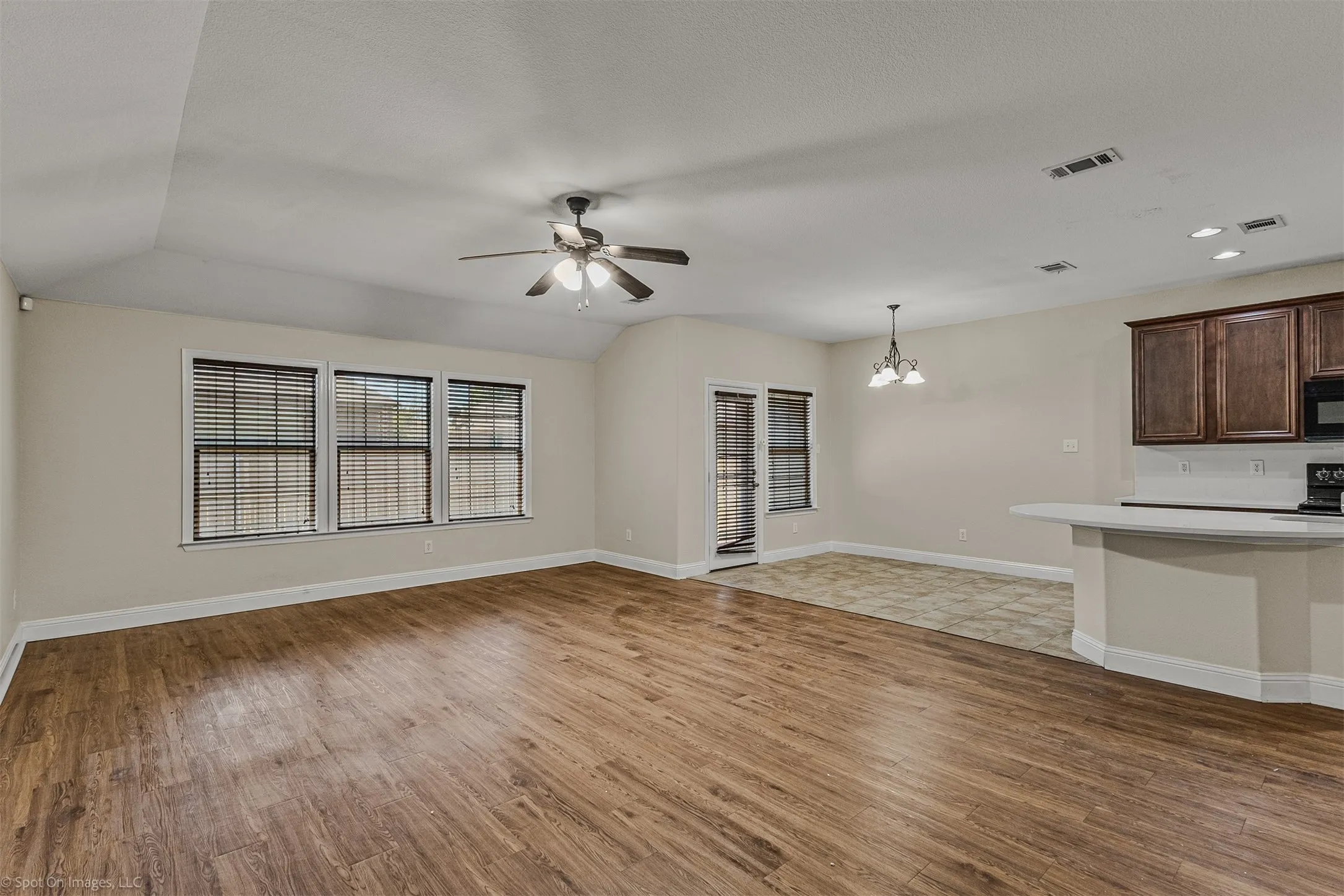 Single Family Residence For Sale in Kaufman County , 3005 Flowering Springs Drive, Forney, Texas 75126, 3 Bedroom, 2 Bathroom, 2 Garage spaces, 2,108 Sqft, built in 2012, mls#21394146, Real Estate Agent in Forney, Homes For Sale in Kaufman county, Homes For Sale in Forney, Realtor in Forney Texas, Real Estate Brokerage Independent Realty Texas, Luminita Cordes Realtor
