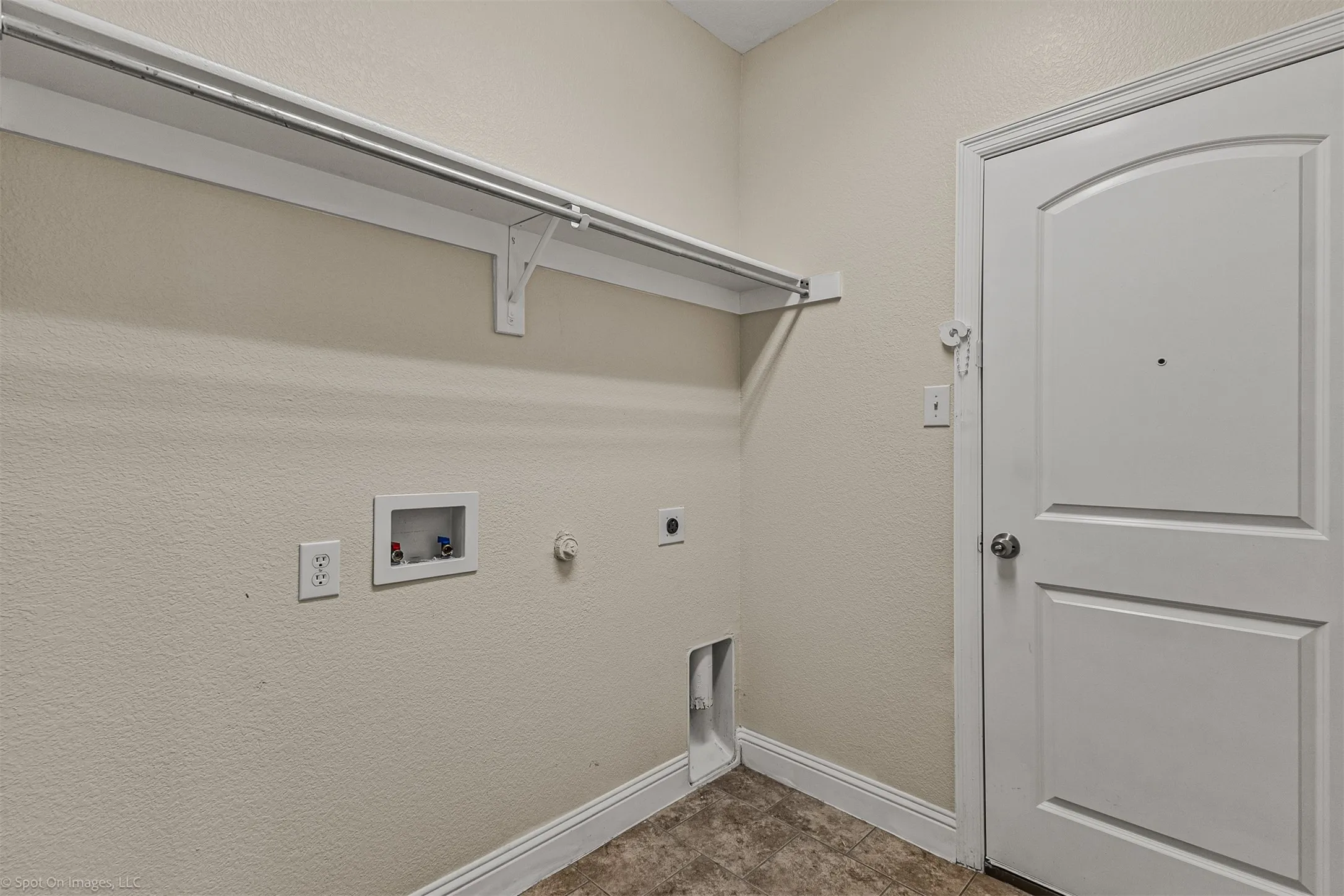 Single Family Residence For Sale in Kaufman County , 3005 Flowering Springs Drive, Forney, Texas 75126, 3 Bedroom, 2 Bathroom, 2 Garage spaces, 2,108 Sqft, built in 2012, mls#21394146, Real Estate Agent in Forney, Homes For Sale in Kaufman county, Homes For Sale in Forney, Realtor in Forney Texas, Real Estate Brokerage Independent Realty Texas, Luminita Cordes Realtor