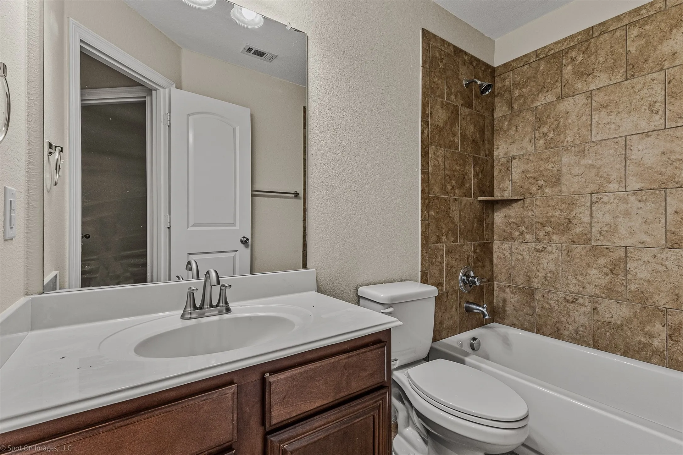 Single Family Residence For Sale in Kaufman County , 3005 Flowering Springs Drive, Forney, Texas 75126, 3 Bedroom, 2 Bathroom, 2 Garage spaces, 2,108 Sqft, built in 2012, mls#21394146, Real Estate Agent in Forney, Homes For Sale in Kaufman county, Homes For Sale in Forney, Realtor in Forney Texas, Real Estate Brokerage Independent Realty Texas, Luminita Cordes Realtor